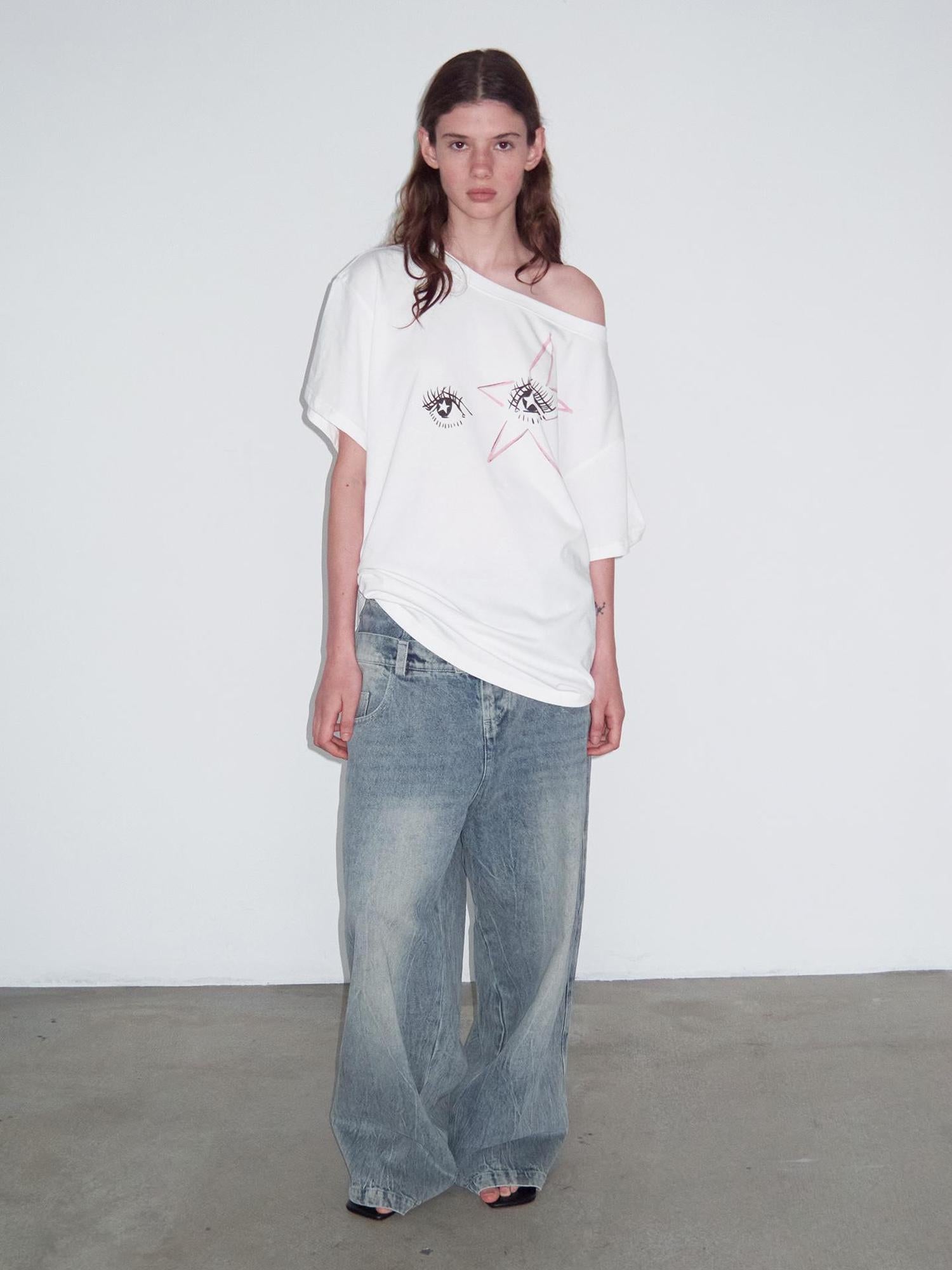 Delivery Oversized Drop Shoulder White T-shirt With Starry Eye Print