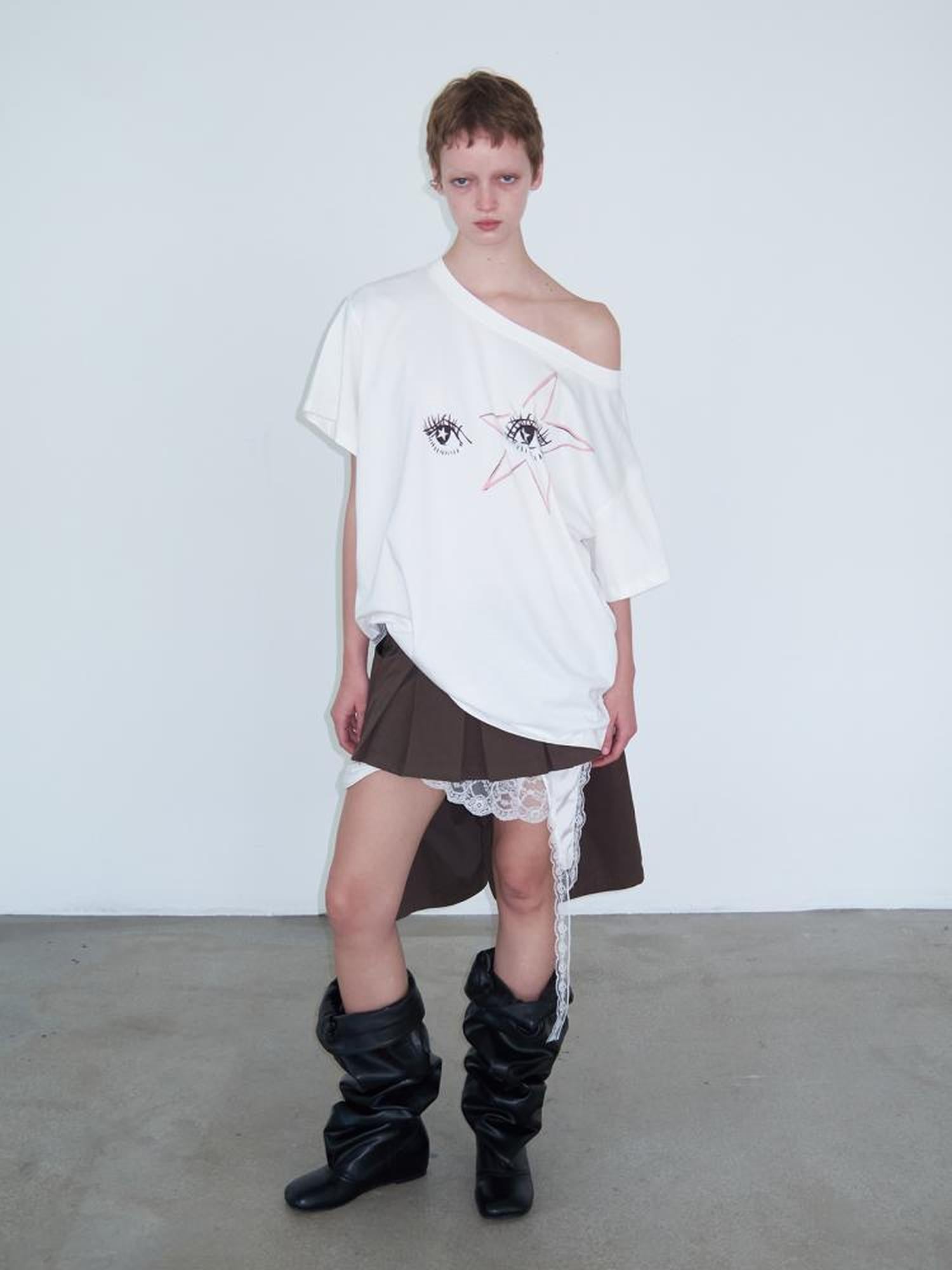 Delivery Oversized Drop Shoulder White T-shirt With Starry Eye Print