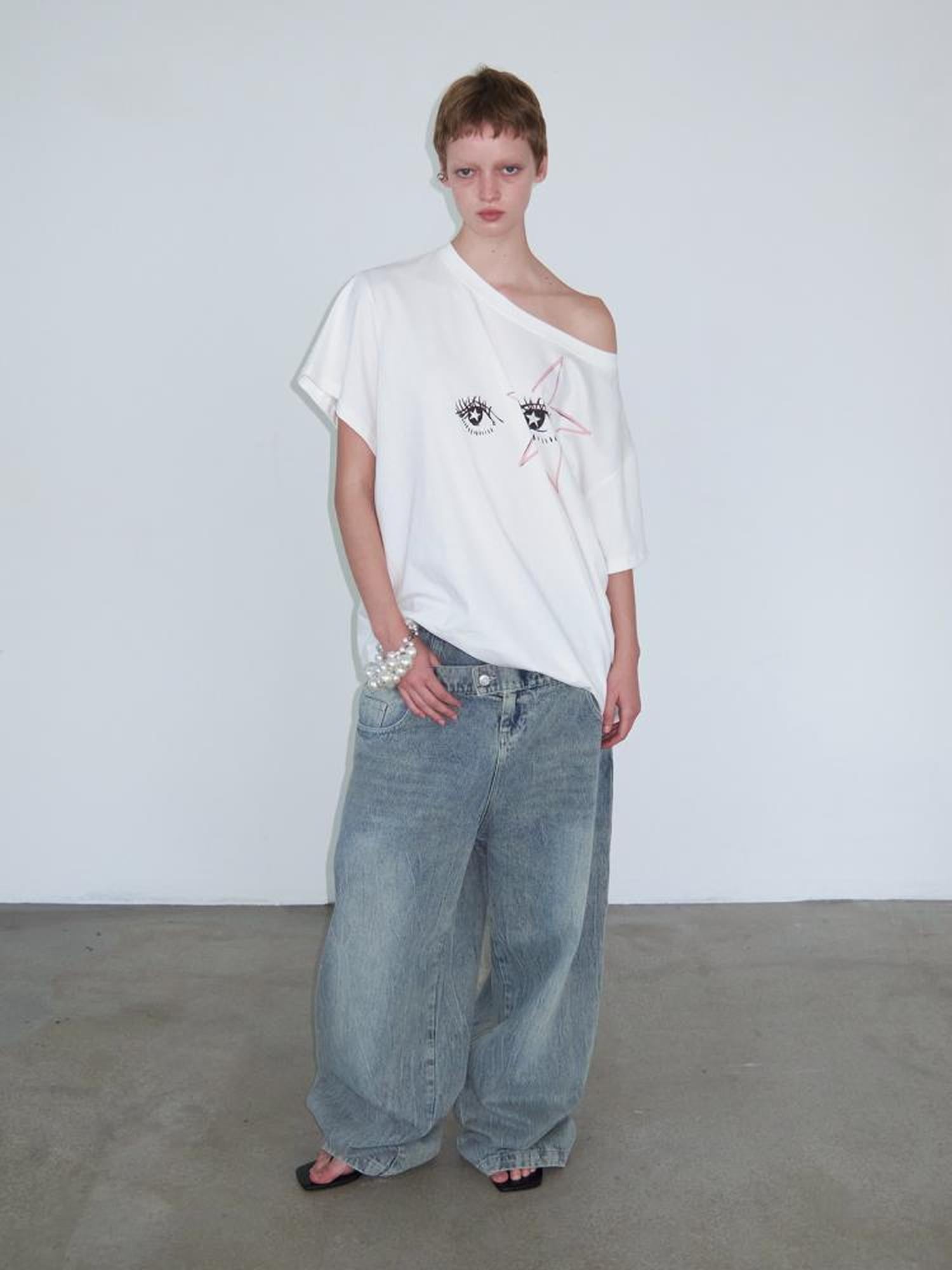 Delivery Oversized Drop Shoulder White T-shirt With Starry Eye Print