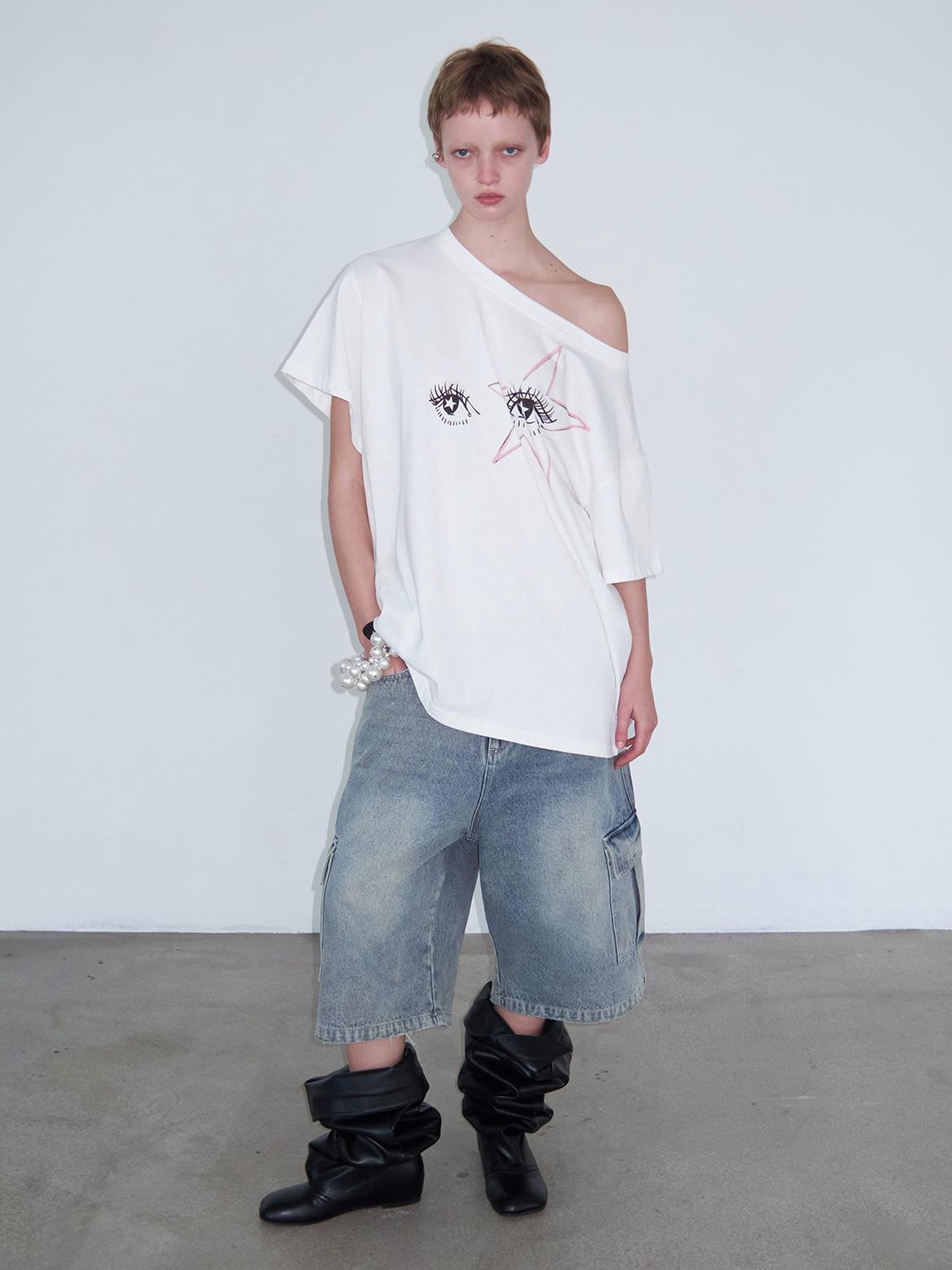Delivery Oversized Drop Shoulder White T-shirt With Starry Eye Print
