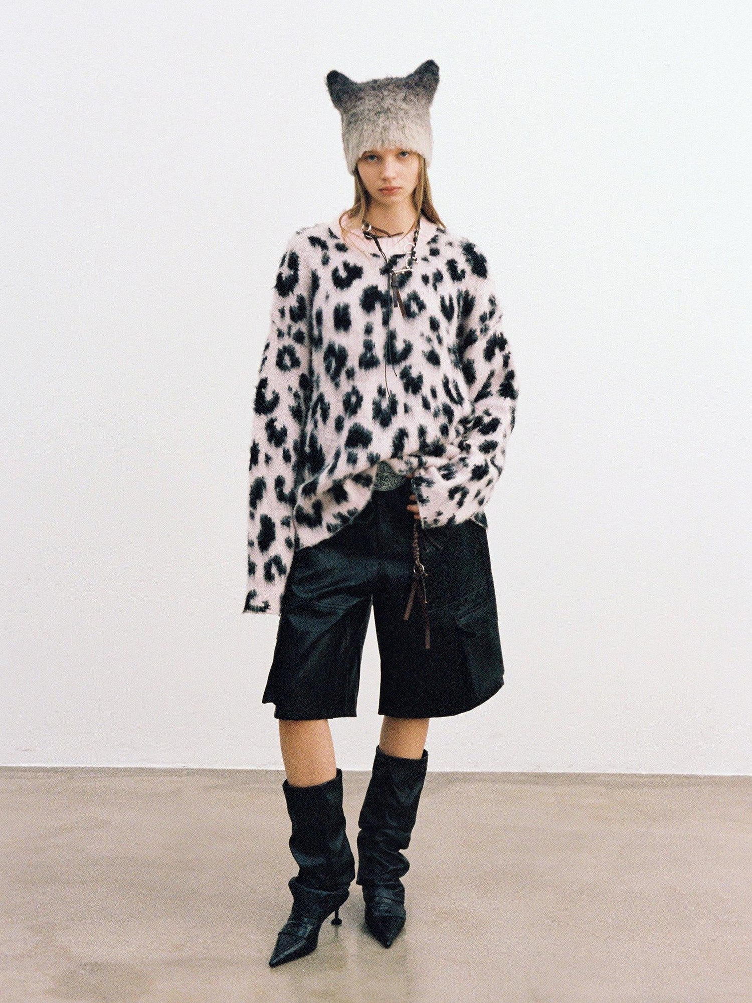 Delivery Pink Black Leopard Jacquard Brushed Plush Crewneck Women&