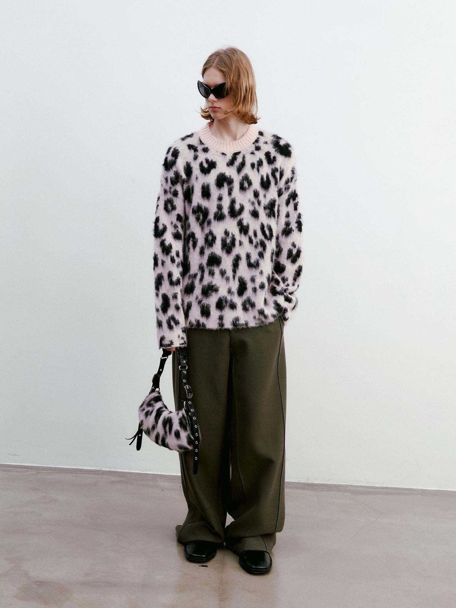 Delivery Pink Black Leopard Jacquard Brushed Plush Crewneck Women&