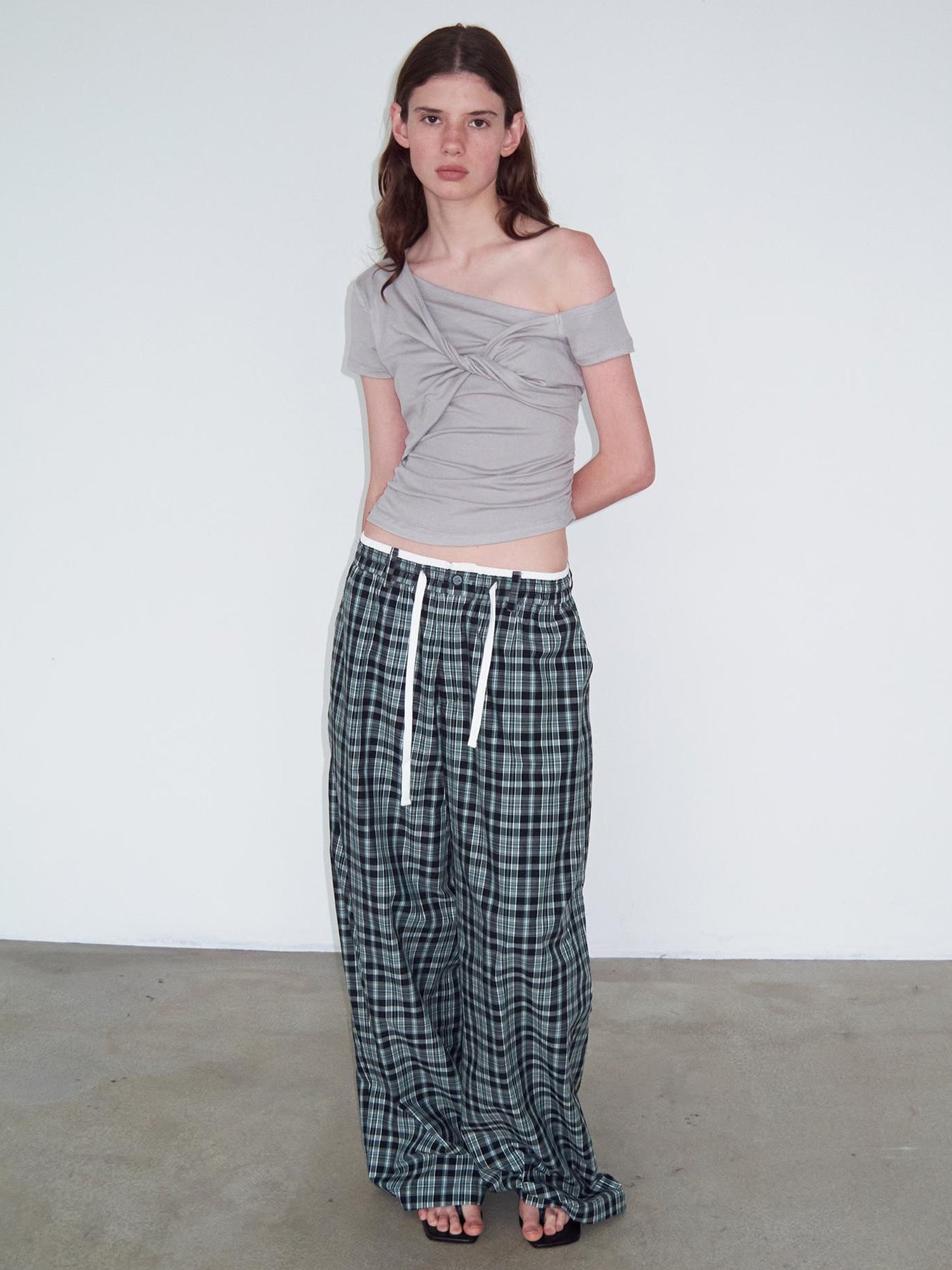 Delivery Twisted Shoulder Grey Cropped Tee