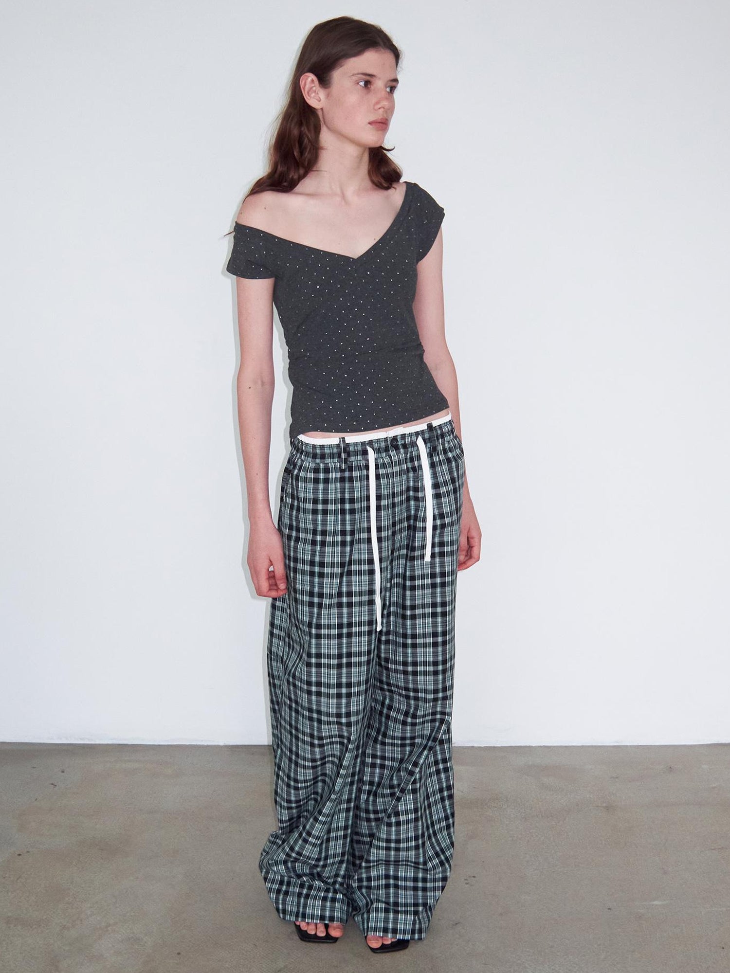 Delivery V-Neck Cropped Tee with Ruffle Sleeves Rhinestone