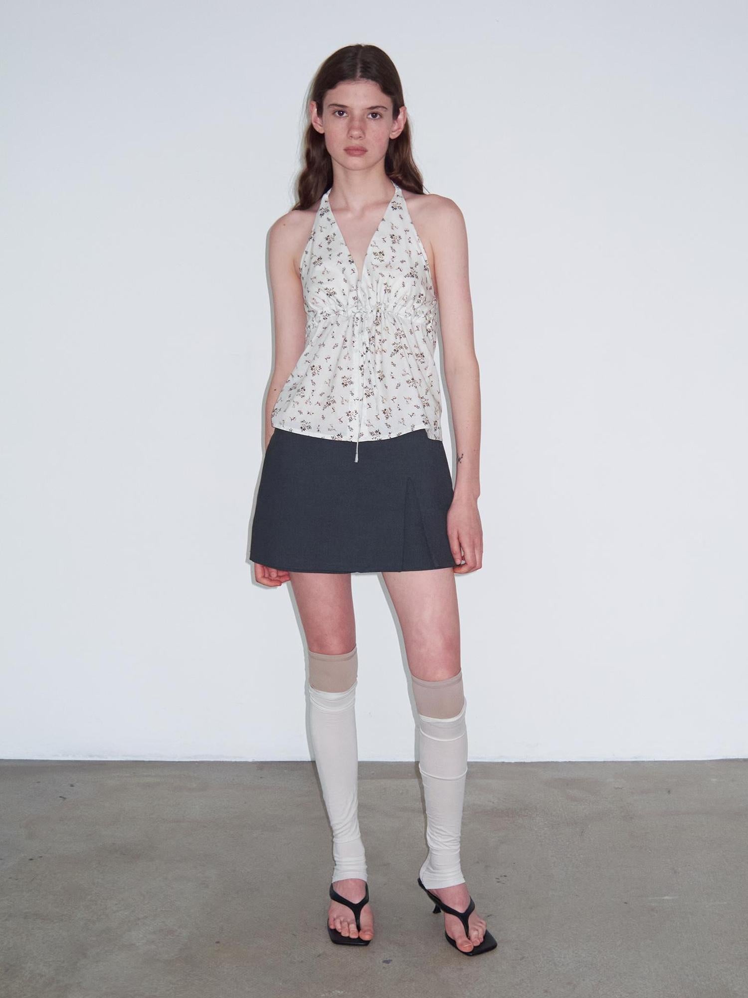 Delivery V-Neck Floral Tied Halter Top With Open Back