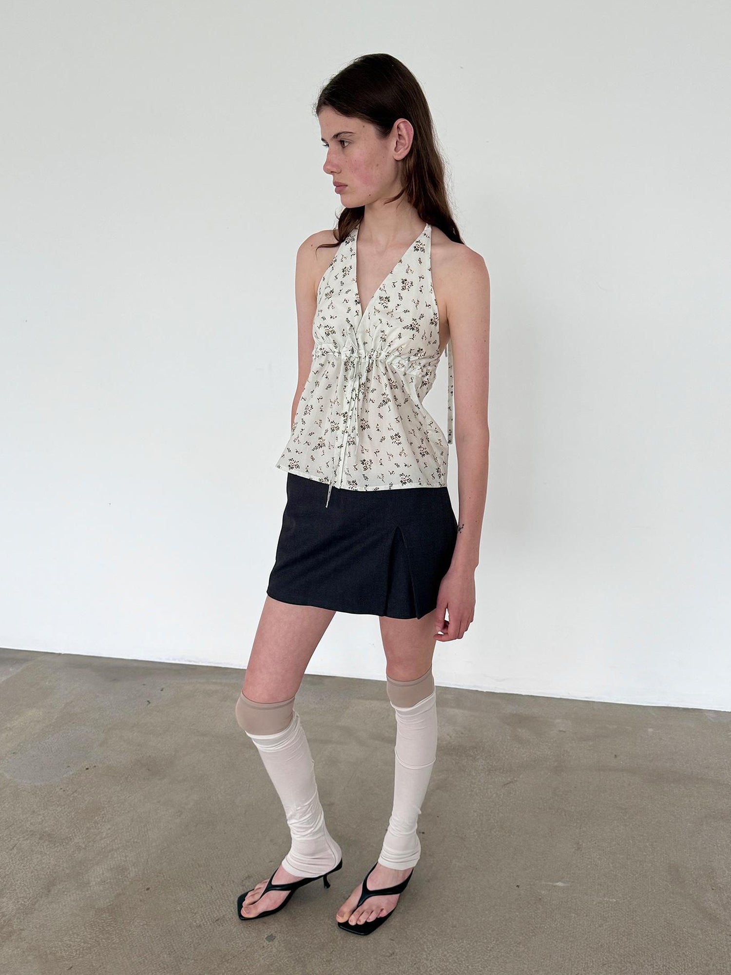 Delivery V-Neck Floral Tied Halter Top With Open Back