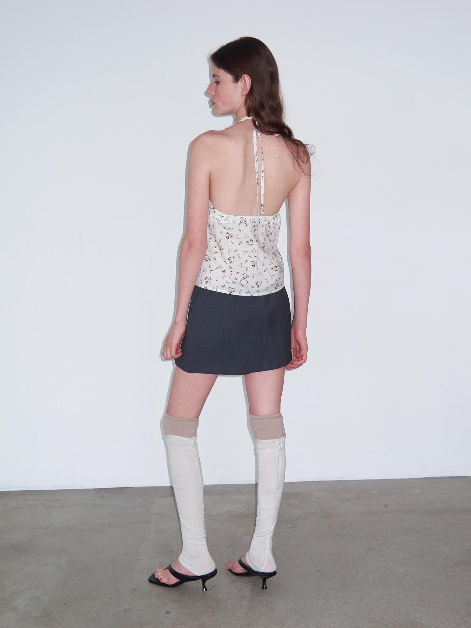 Delivery V-Neck Floral Tied Halter Top With Open Back