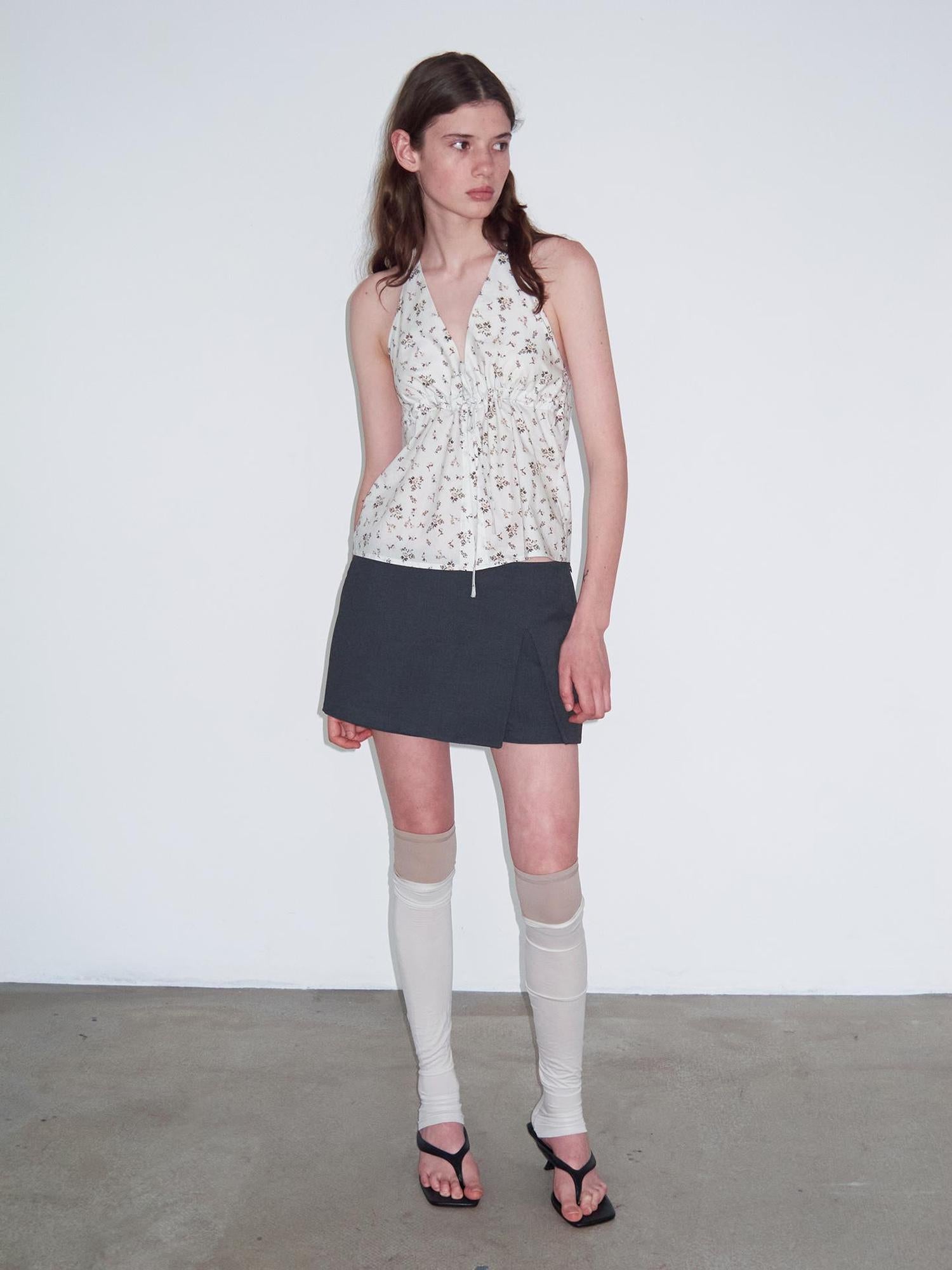 Delivery V-Neck Floral Tied Halter Top With Open Back