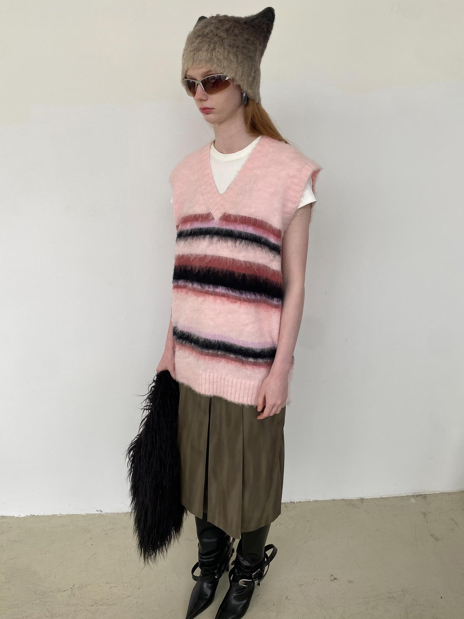 Delivery V-neck Cable Knit Wool Vest In Pale Pink Stripes