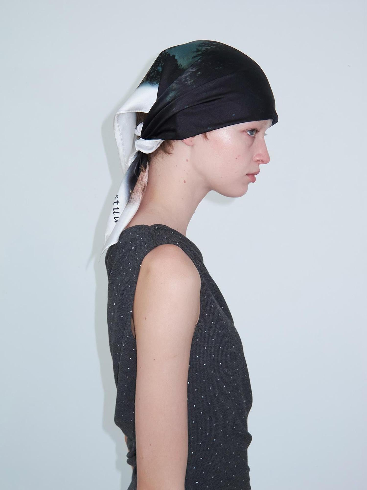 Delivery V-neck T-shirt Long Sleeve