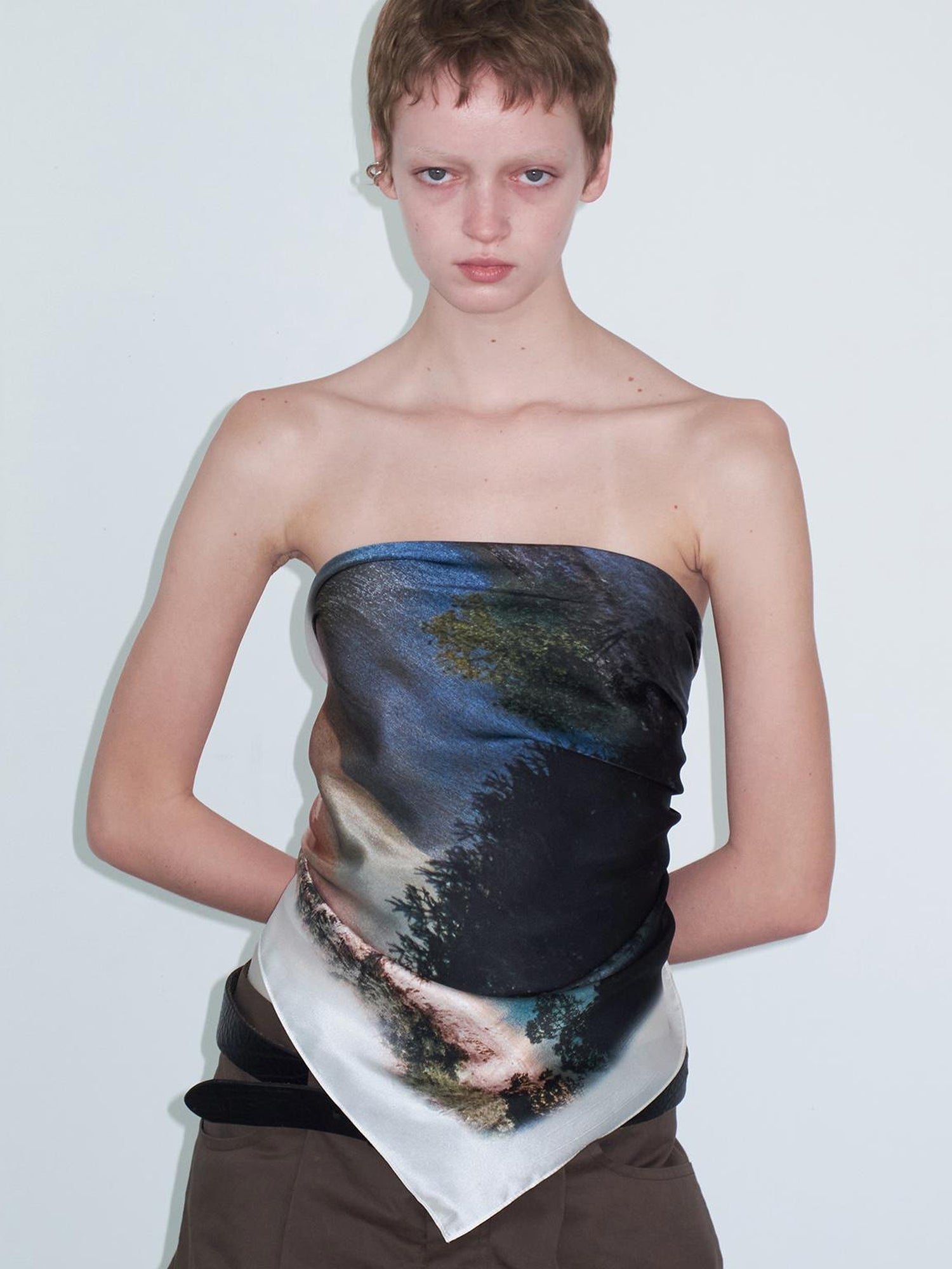 Delivery V-neck T-shirt Long Sleeve