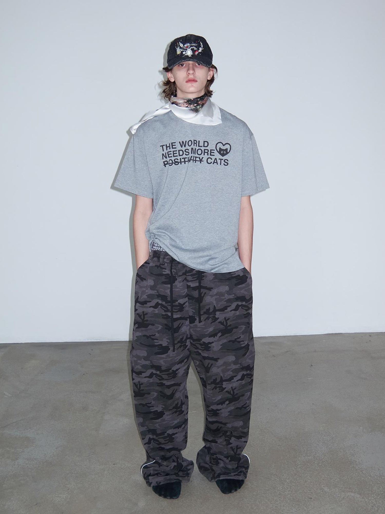 Delivery V-neck T-shirt Long Sleeve