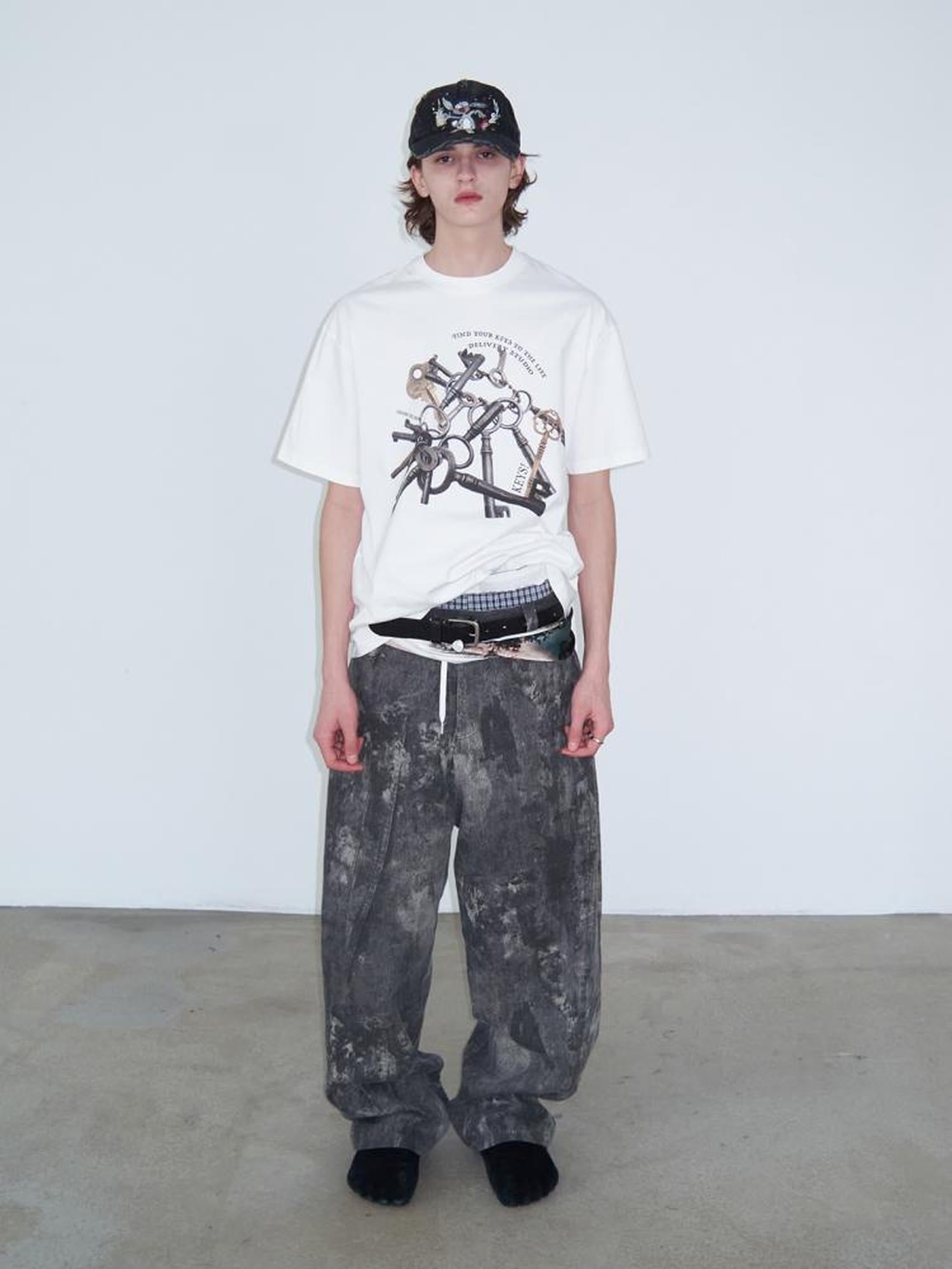 Delivery Vintage Metal Key Print Oversized Cotton Tee