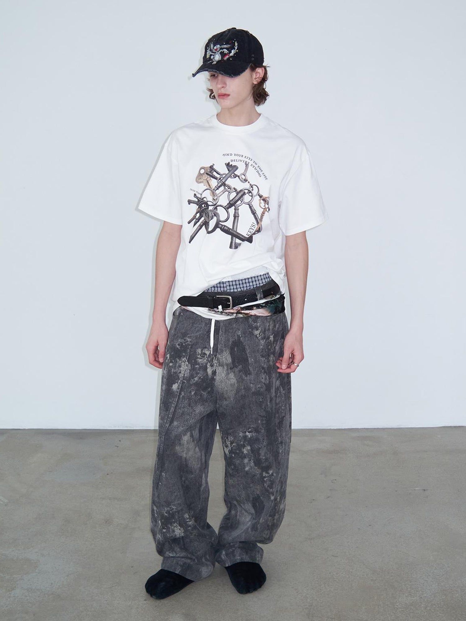 Delivery Vintage Metal Key Print Oversized Cotton Tee