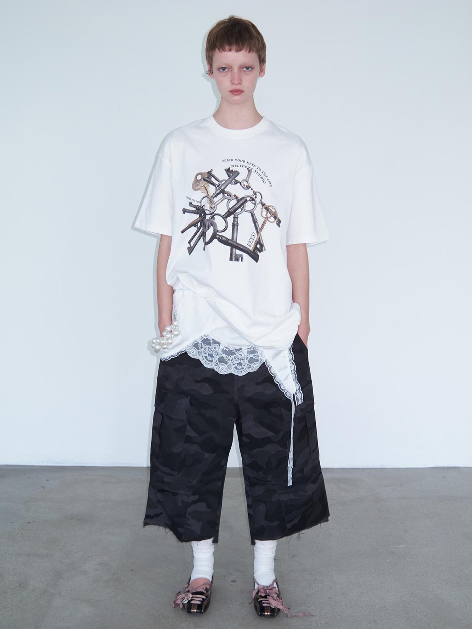 Delivery Vintage Metal Key Print Oversized Cotton Tee
