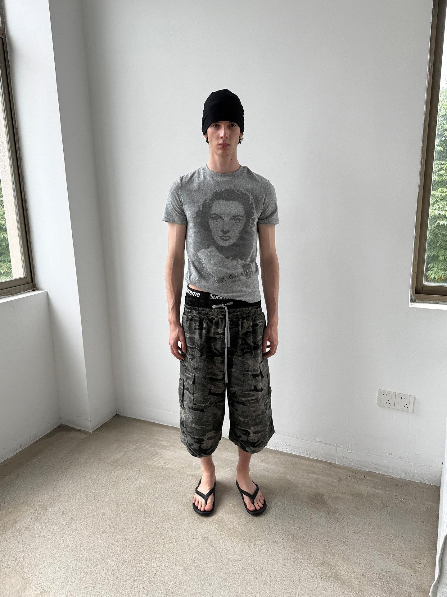 Delivery Vintage Portrait Print Straight Cut Grey Women&