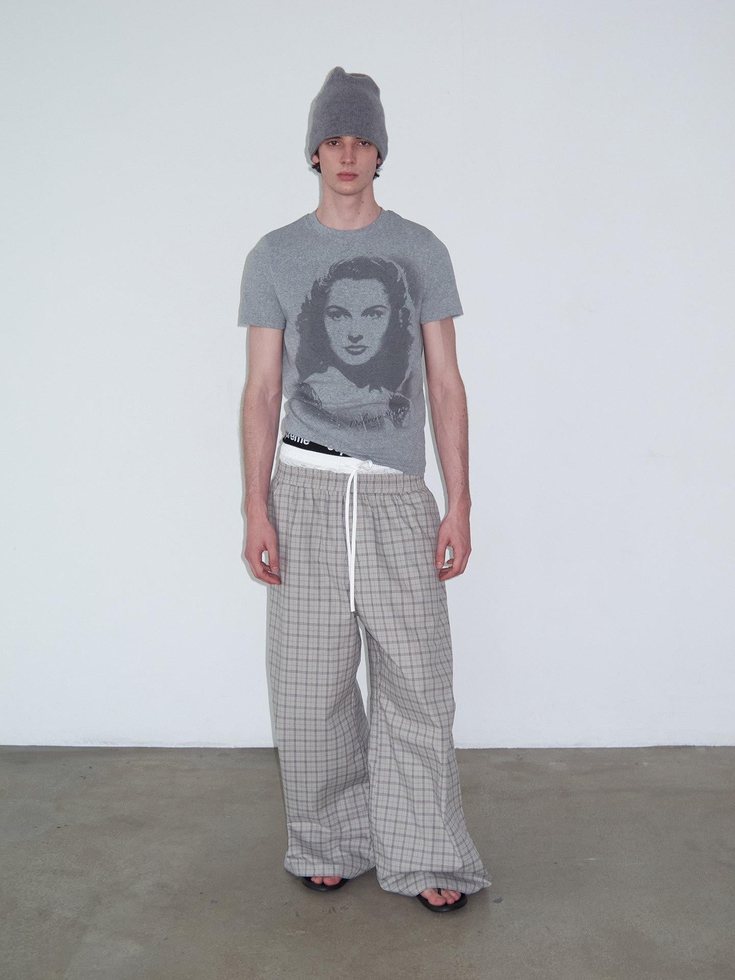 Delivery Vintage Portrait Print Straight Cut Grey Women&