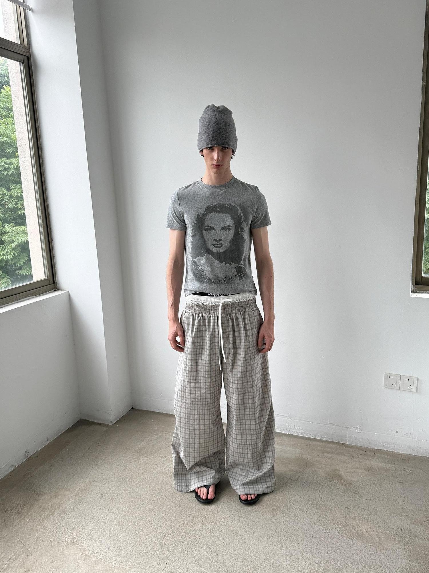 Delivery Vintage Portrait Print Straight Cut Grey Women&