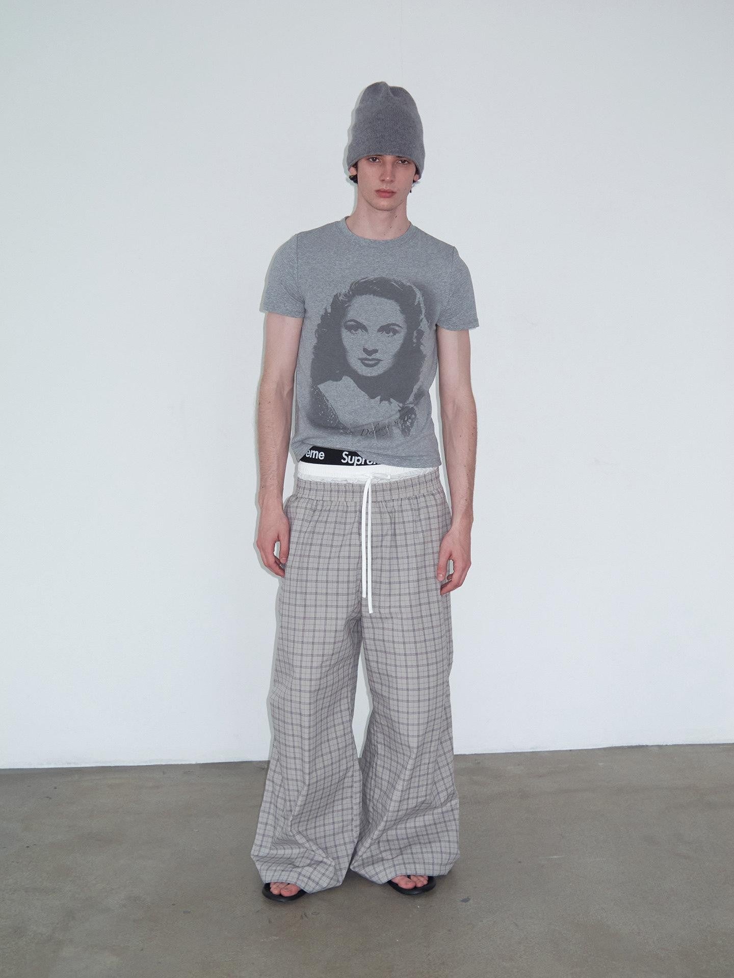 Delivery Vintage Portrait Print Straight Cut Grey Women&