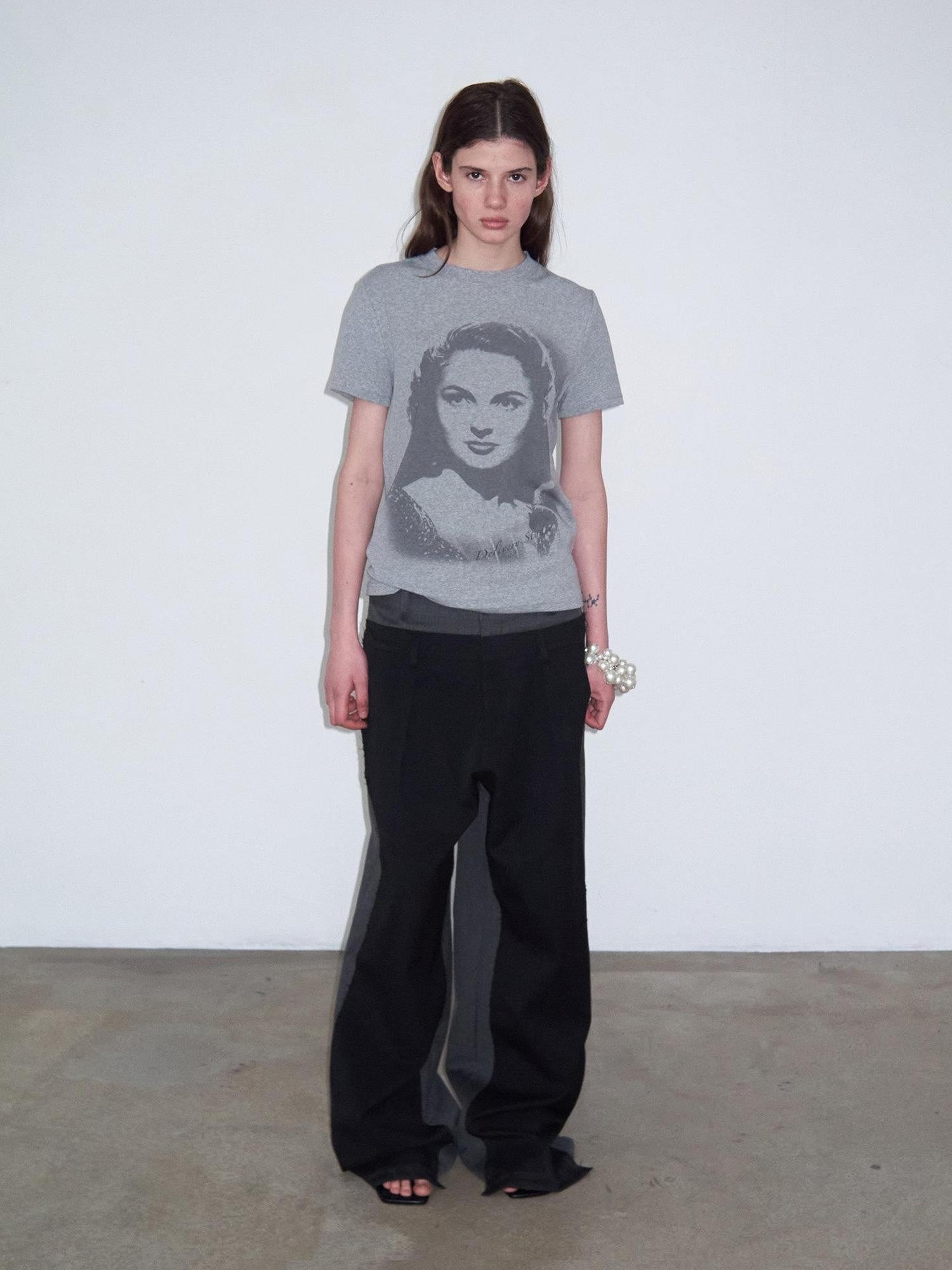 Delivery Vintage Portrait Print Straight Cut Grey Women&