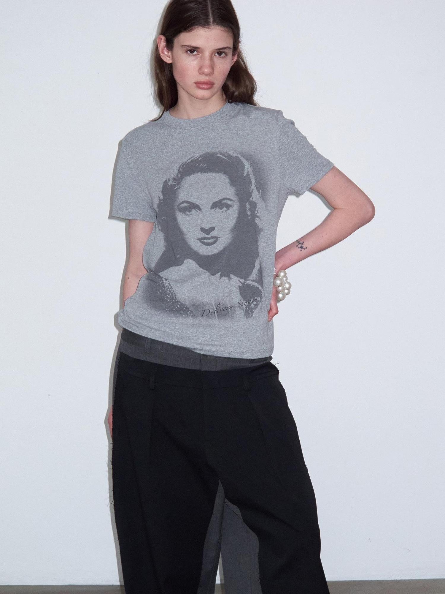 Delivery Vintage Portrait Print Straight Cut Grey Women&