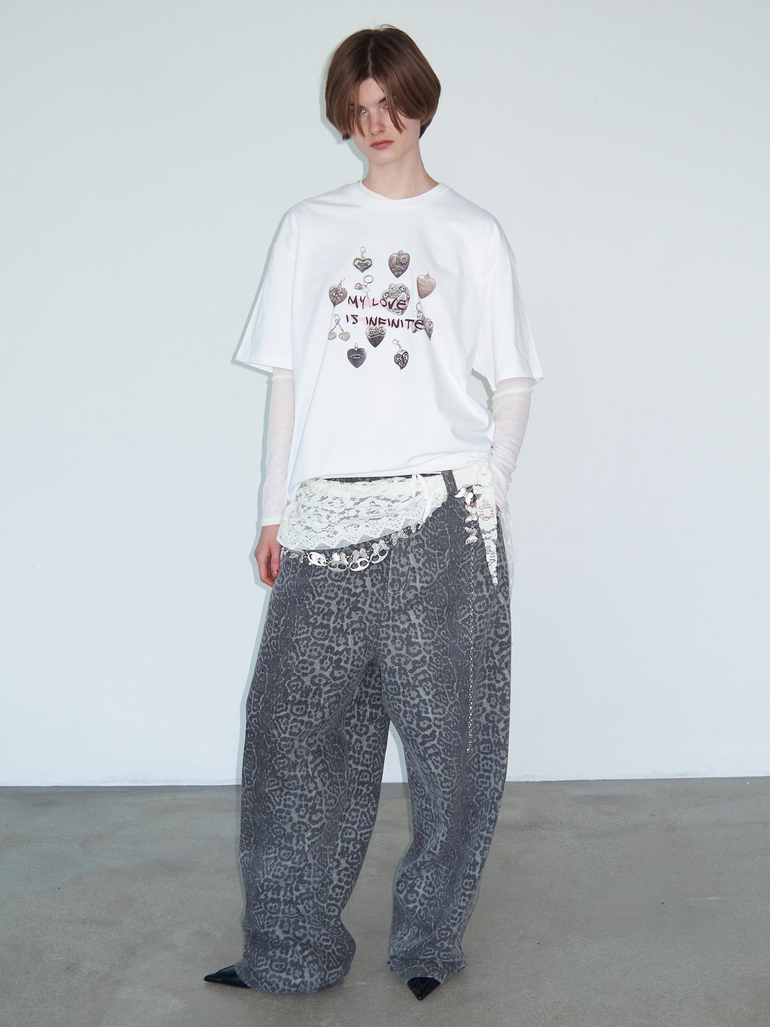 Delivery Vintage Silver Black Distressed Heart Print T-shirt