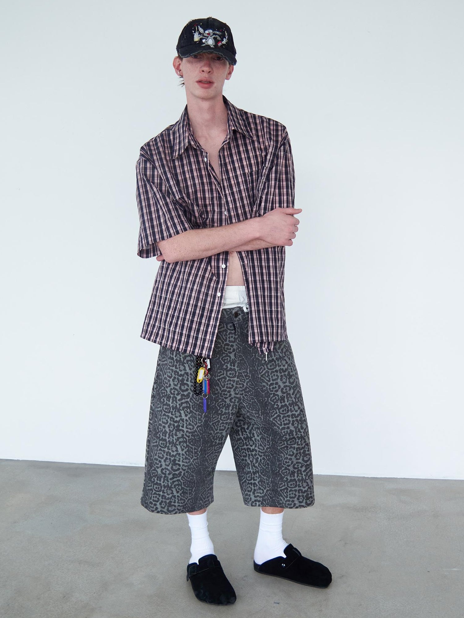 Delivery Woven Black Silver Plaid Linen Short Sleeve Shirt