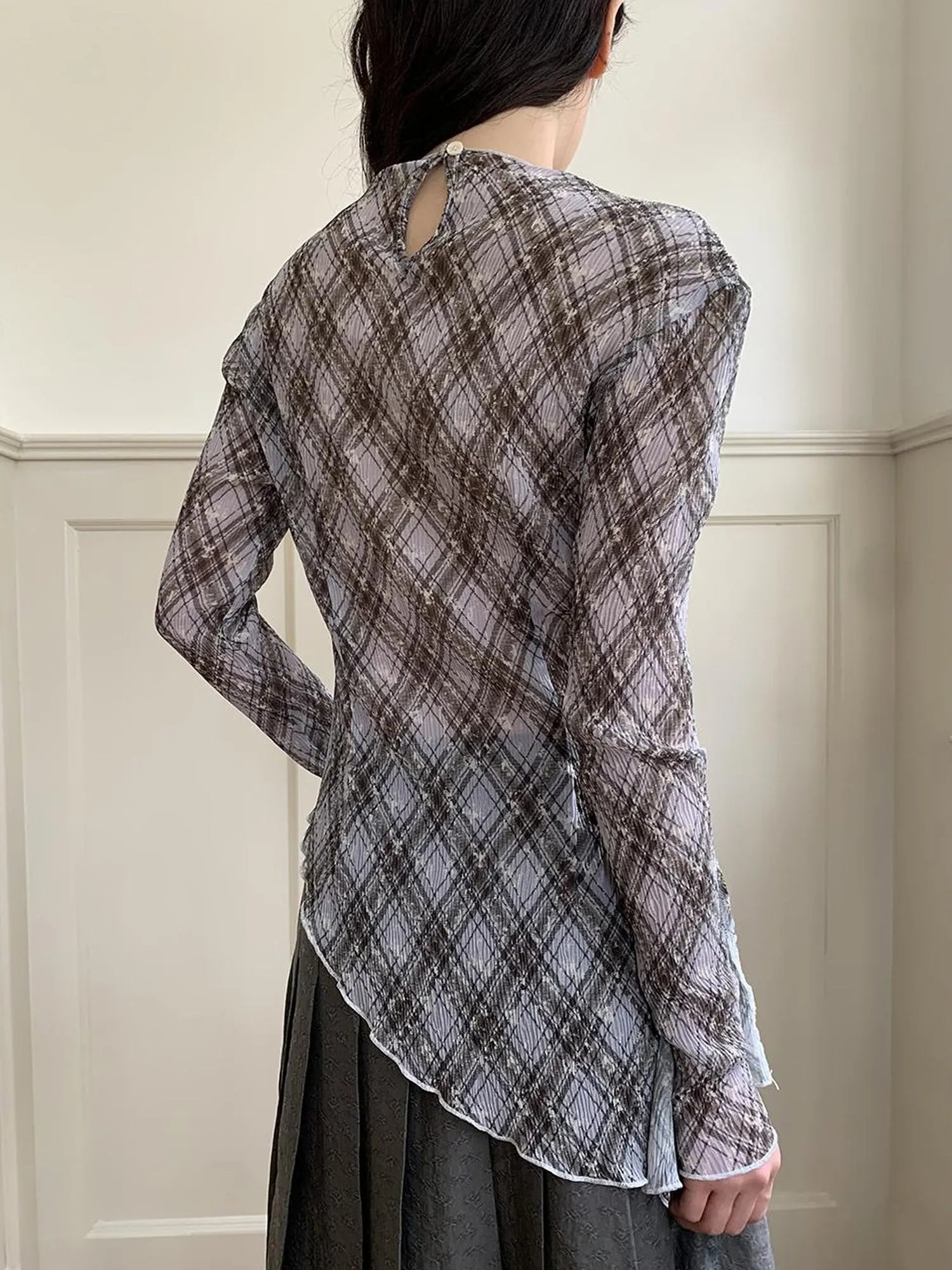 Dorydory Diamond Mesh Ruffle Hem Long Sleeve Tee