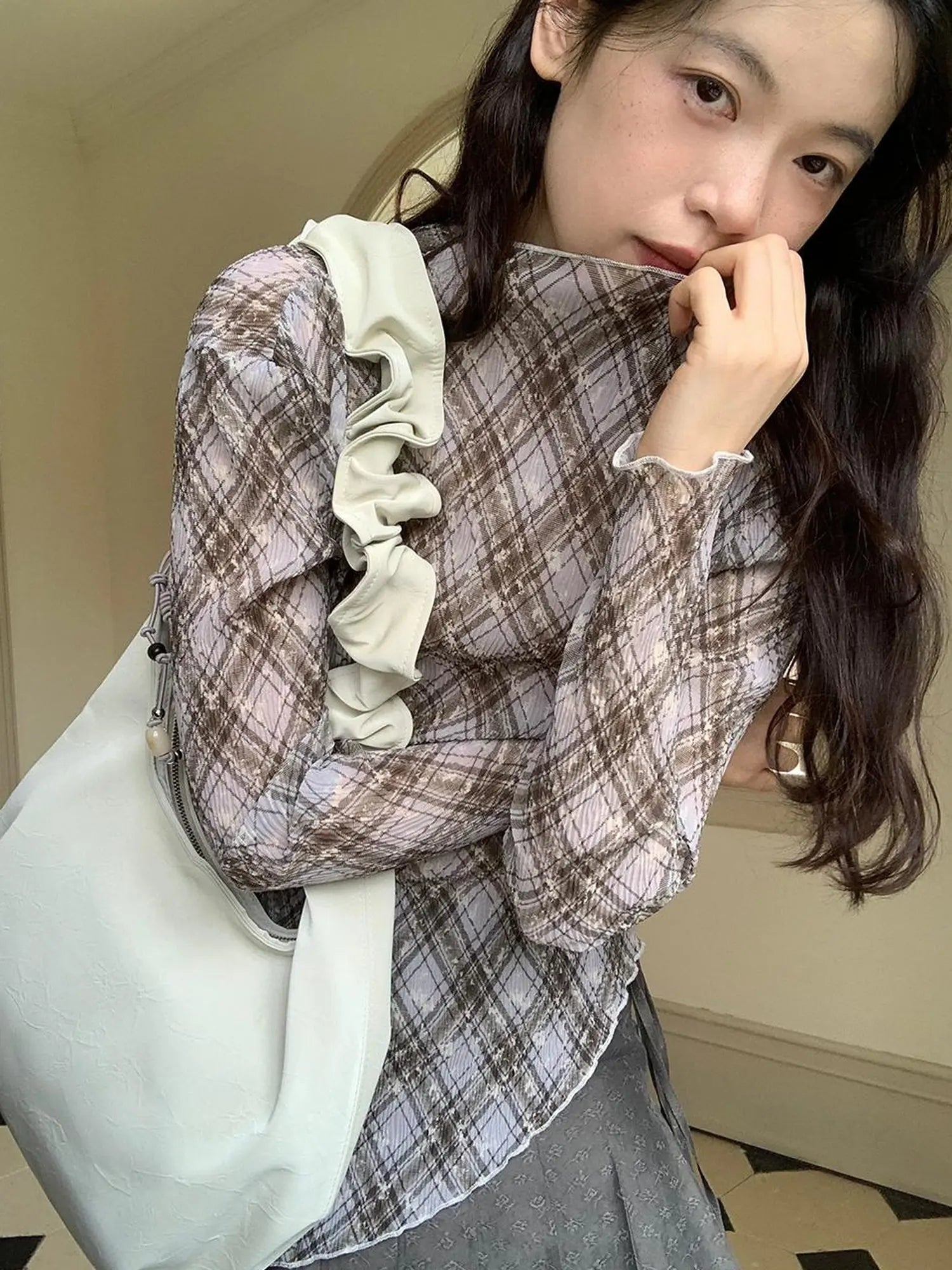 Dorydory Diamond Mesh Ruffle Hem Long Sleeve Tee