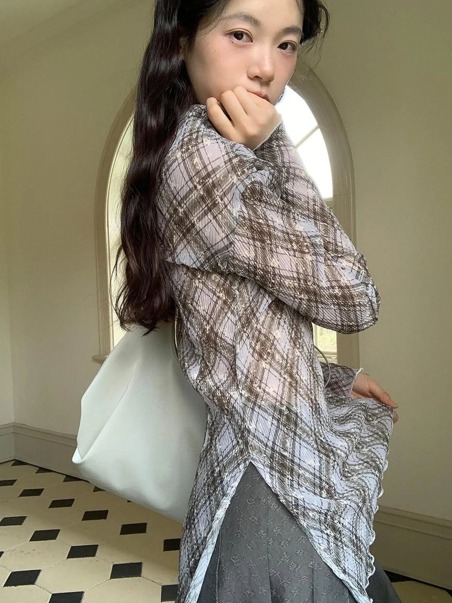 Dorydory Diamond Mesh Ruffle Hem Long Sleeve Tee