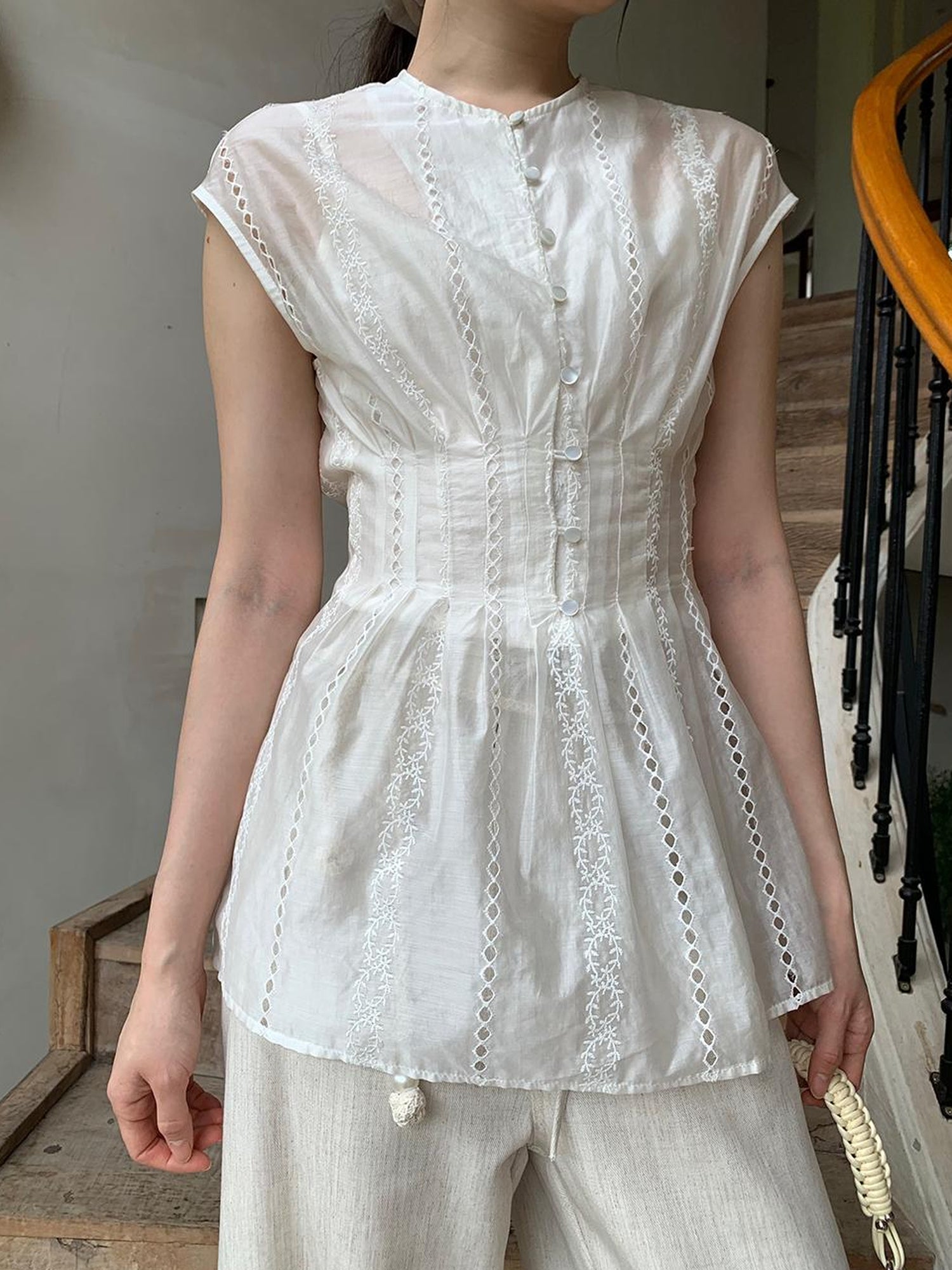 Dorydory Dorydory Stripe Jacquard Sleeveless Shirt with Waist Cutout