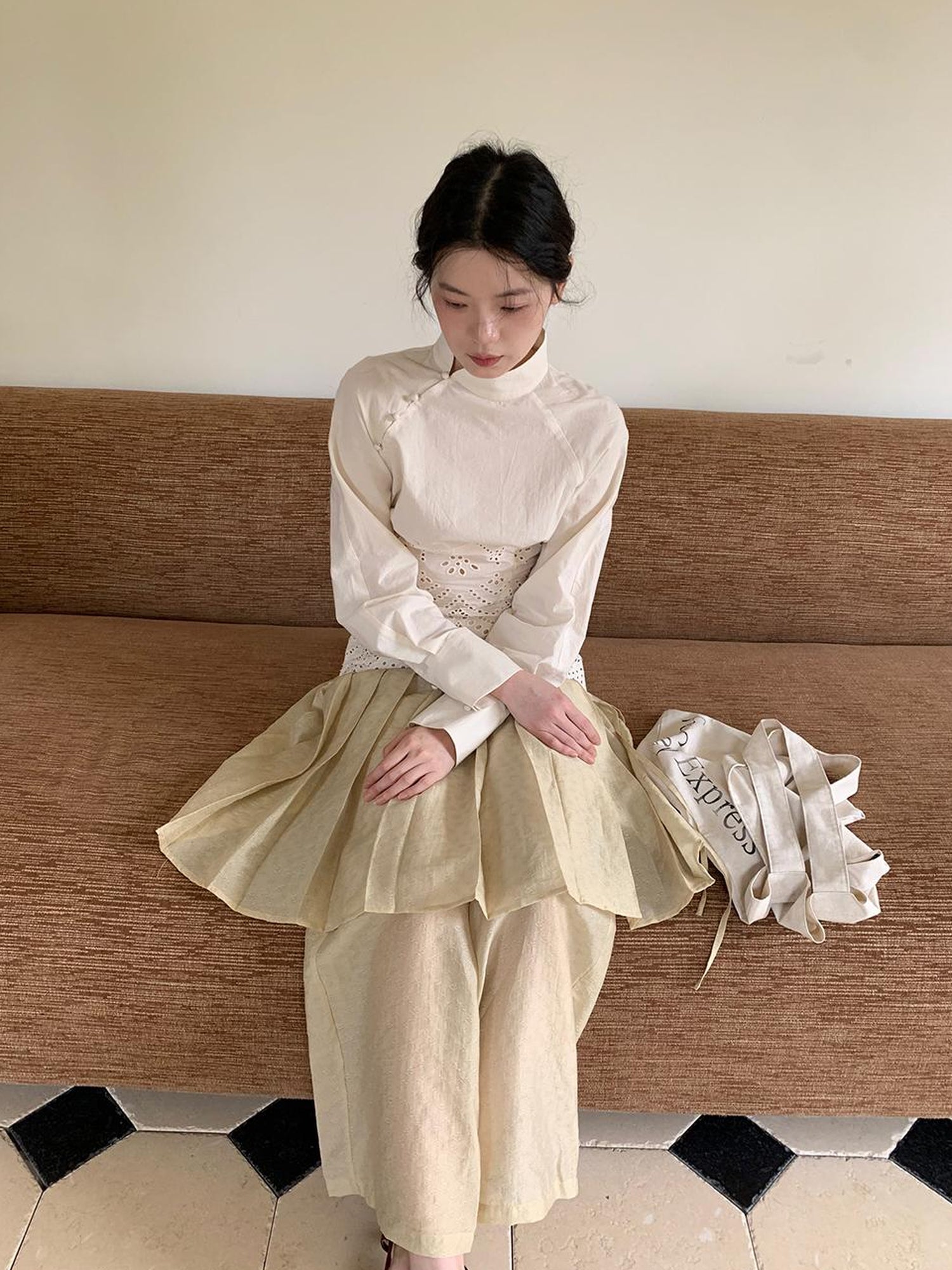 Dorydory Elegant Embroidered Lace Up Cotton Blouse