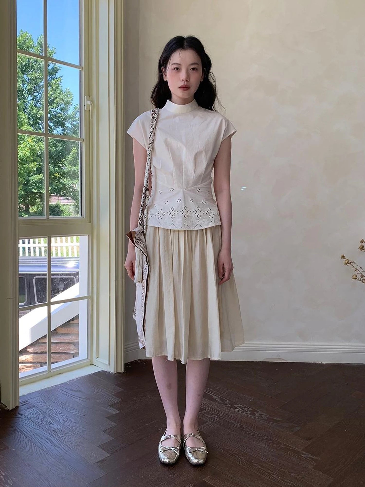 Embroidered Mandarin Collar White Shirt With Floral Lace Hem