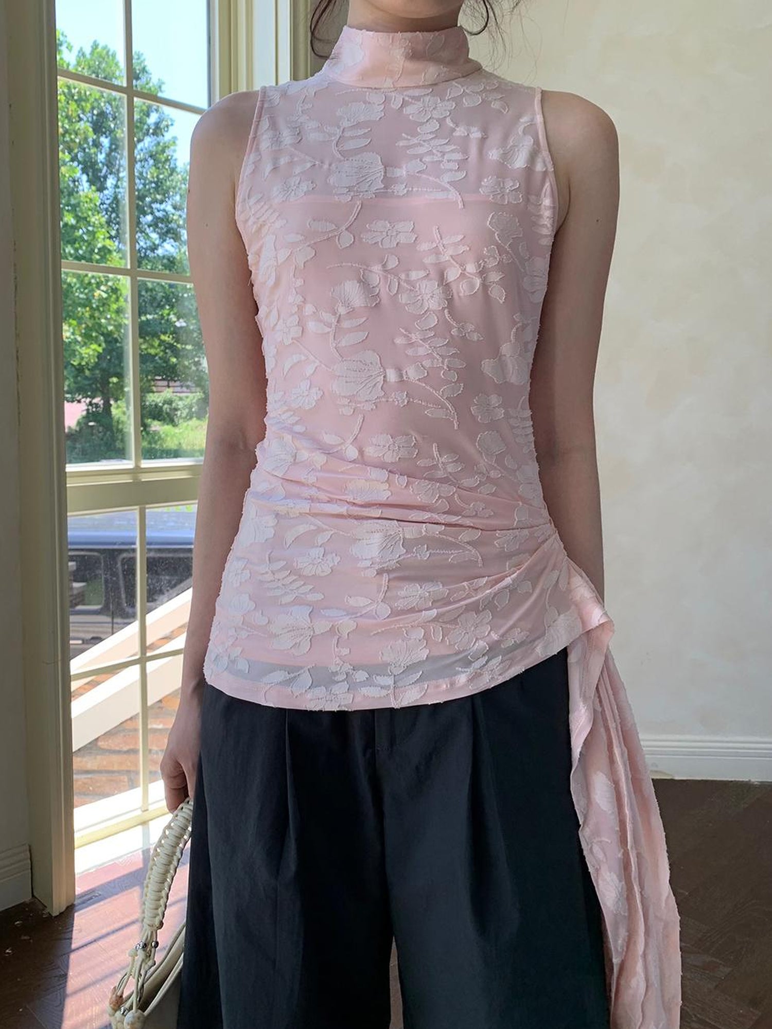Dorydory Floral Jacquard Ribbon Sleeveless Top