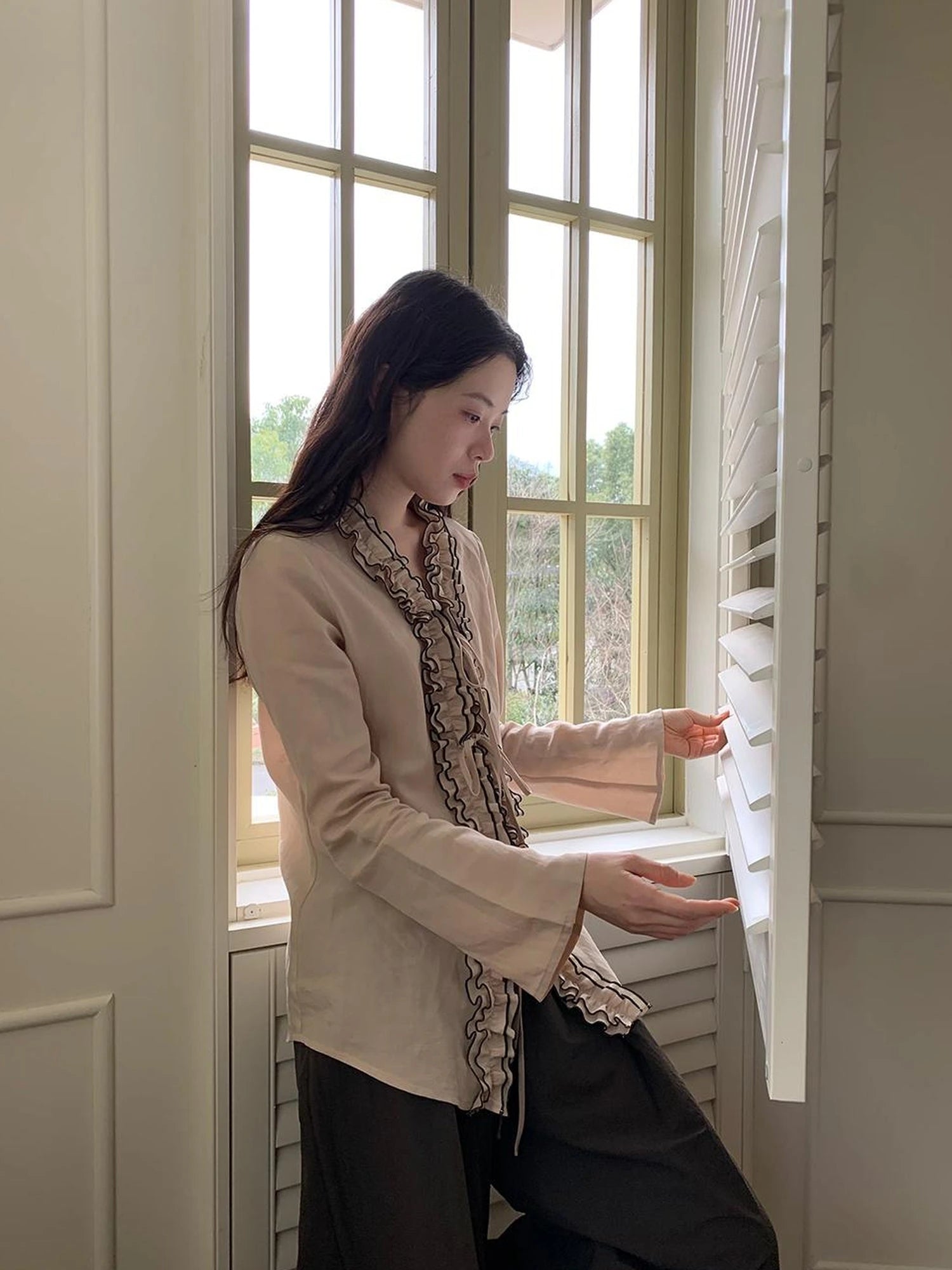 Lace Trimmed Tied Waist Linen Blend Shirt