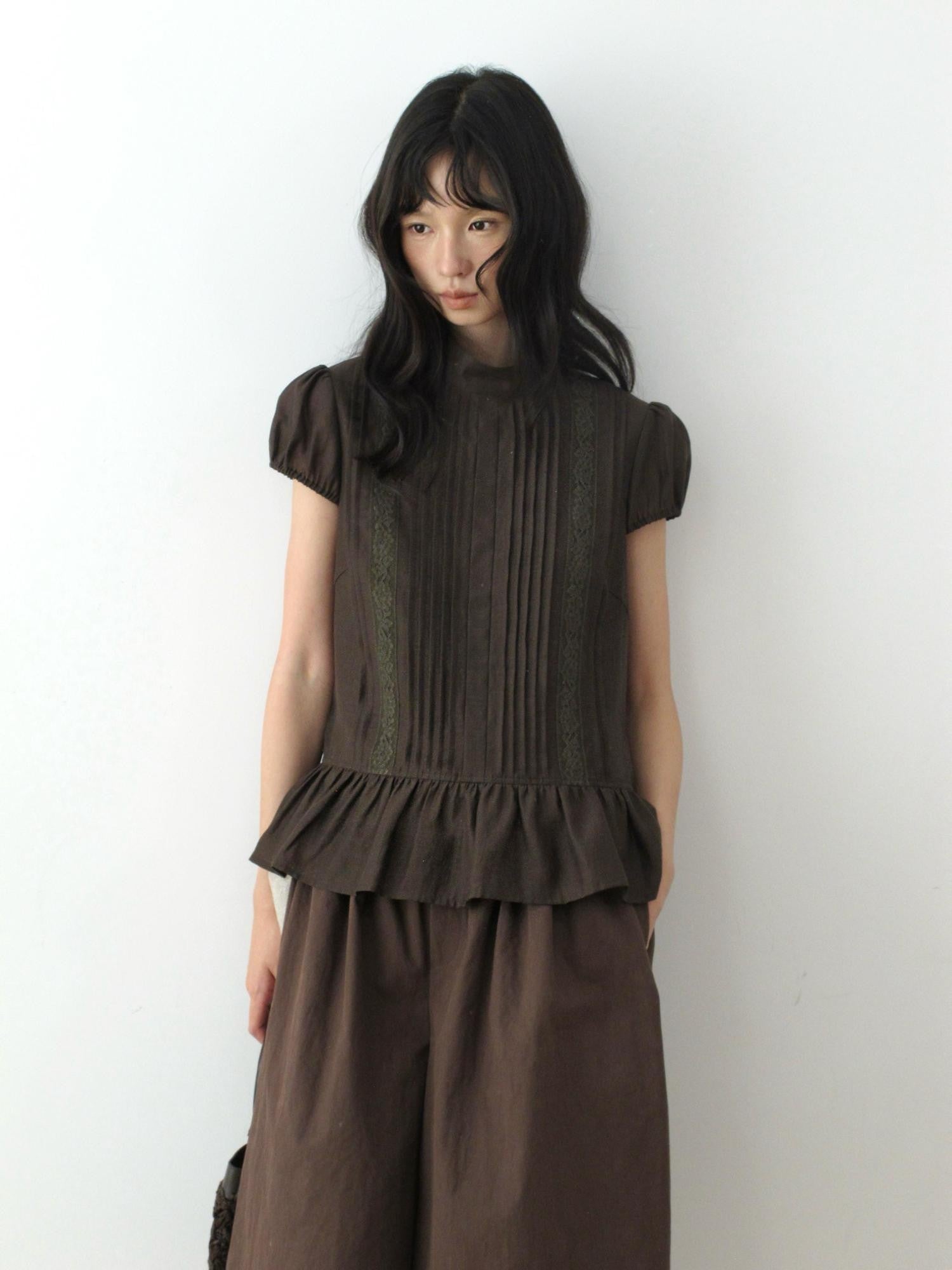 Dorydory Lace Tuck Pleat Half High Collar Short Sleeve Women&