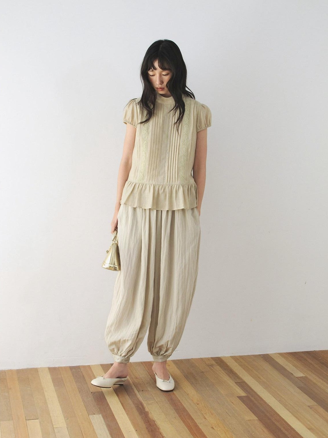 Dorydory Lace Tuck Pleat Half High Collar Short Sleeve Women&