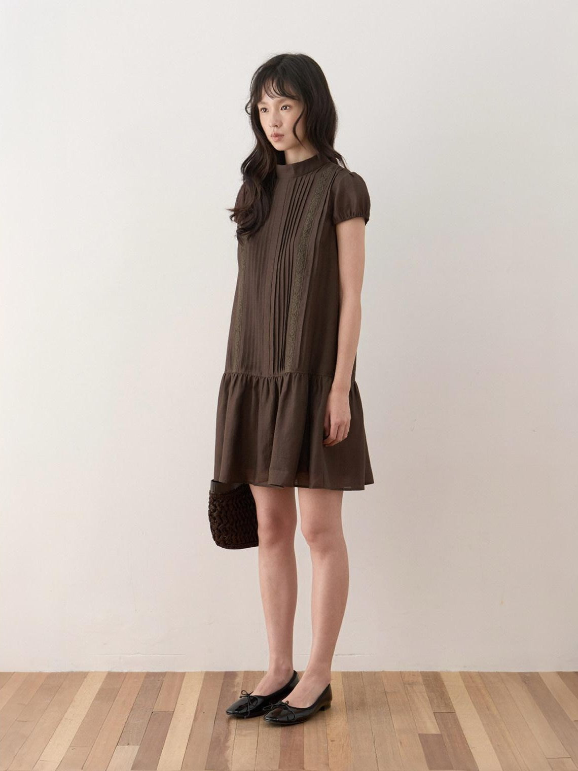 Dorydory Lace Tuck Pleat Half High Collar Women&