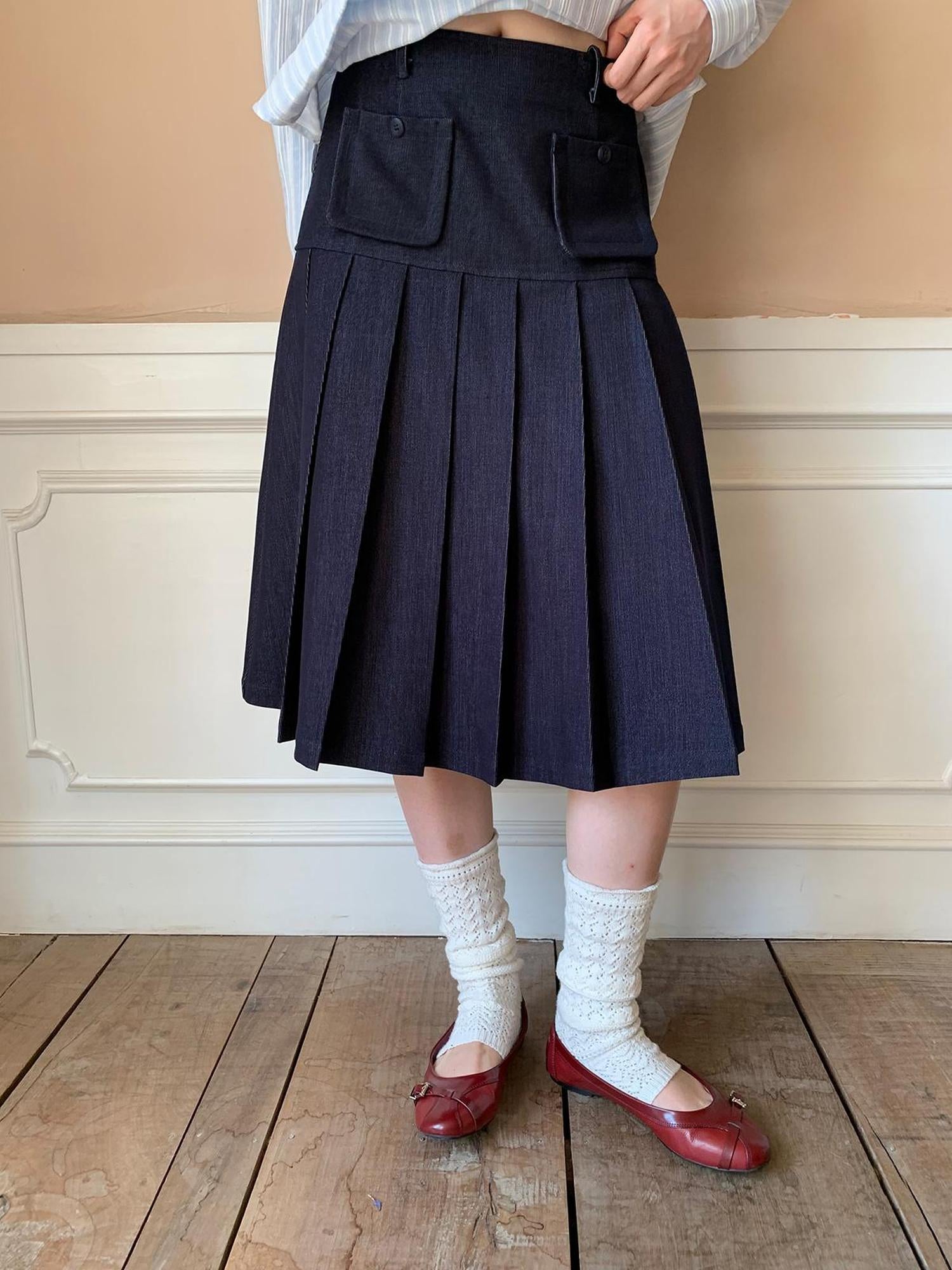 Dorydory Pleated Side Pocket Midi Skirt