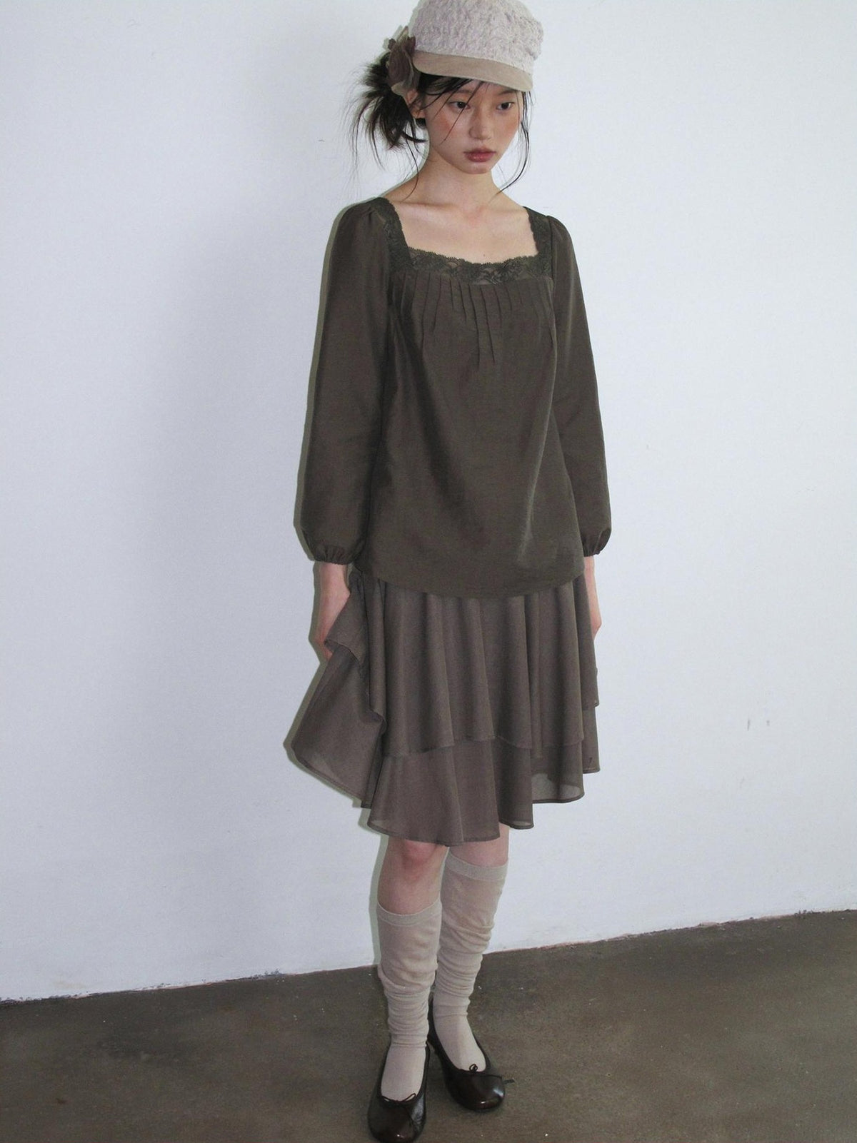Dorydory Retro Square Neck Lace Trim Long Sleeve Loose Fit Women&