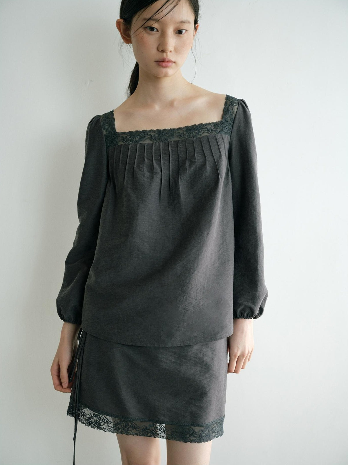 Dorydory Retro Square Neck Lace Trim Long Sleeve Loose Fit Women&