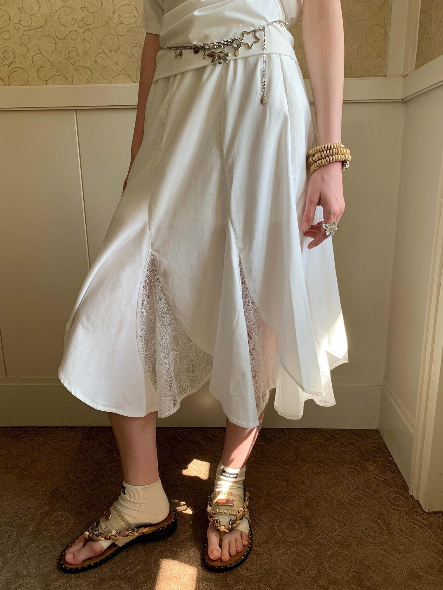 DIDDI MODA Elegant Lace Paneled Fishtail Skirt With Floral Hem