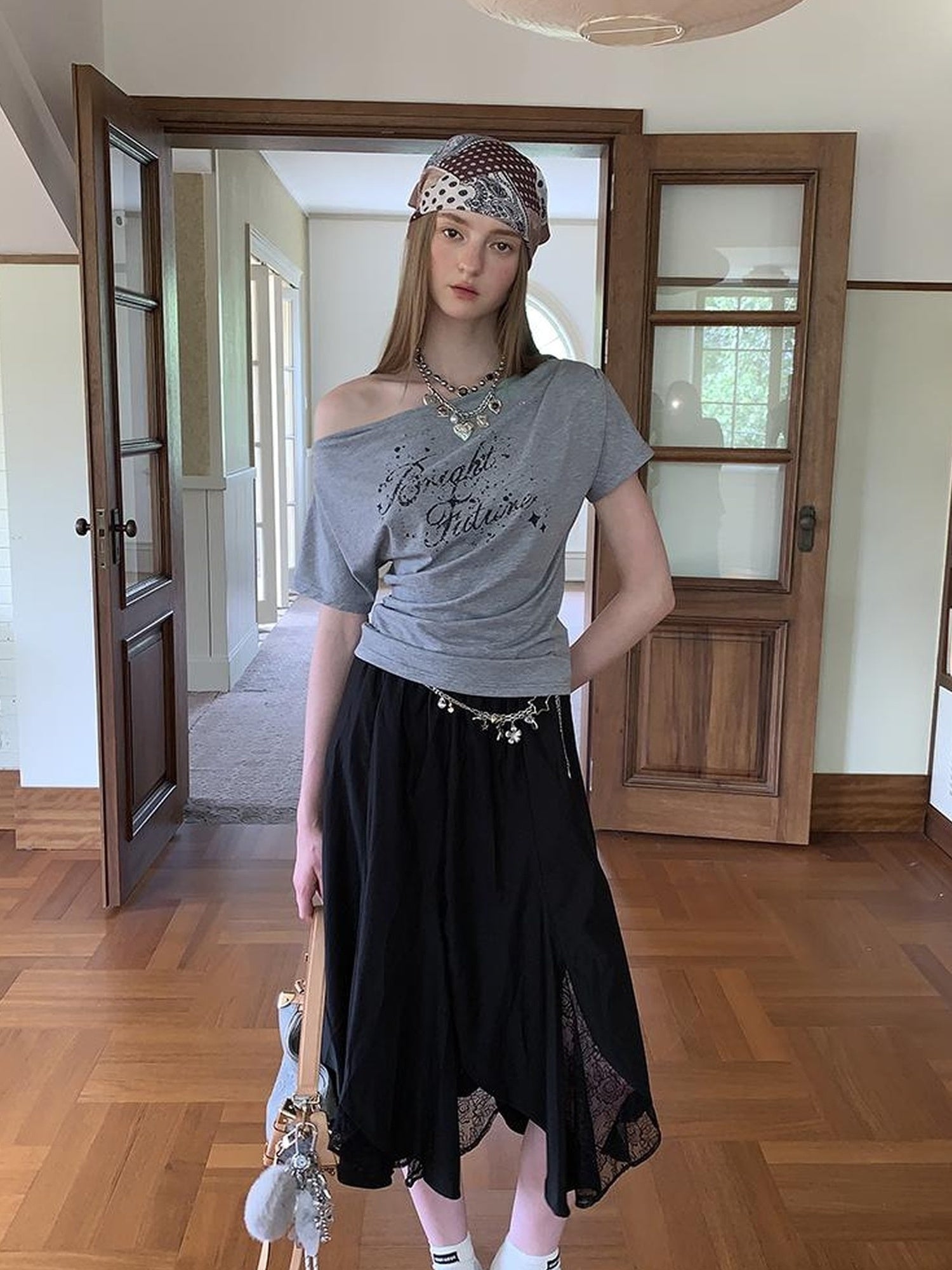 DIDDI MODA Elegant Lace Paneled Fishtail Skirt With Floral Hem