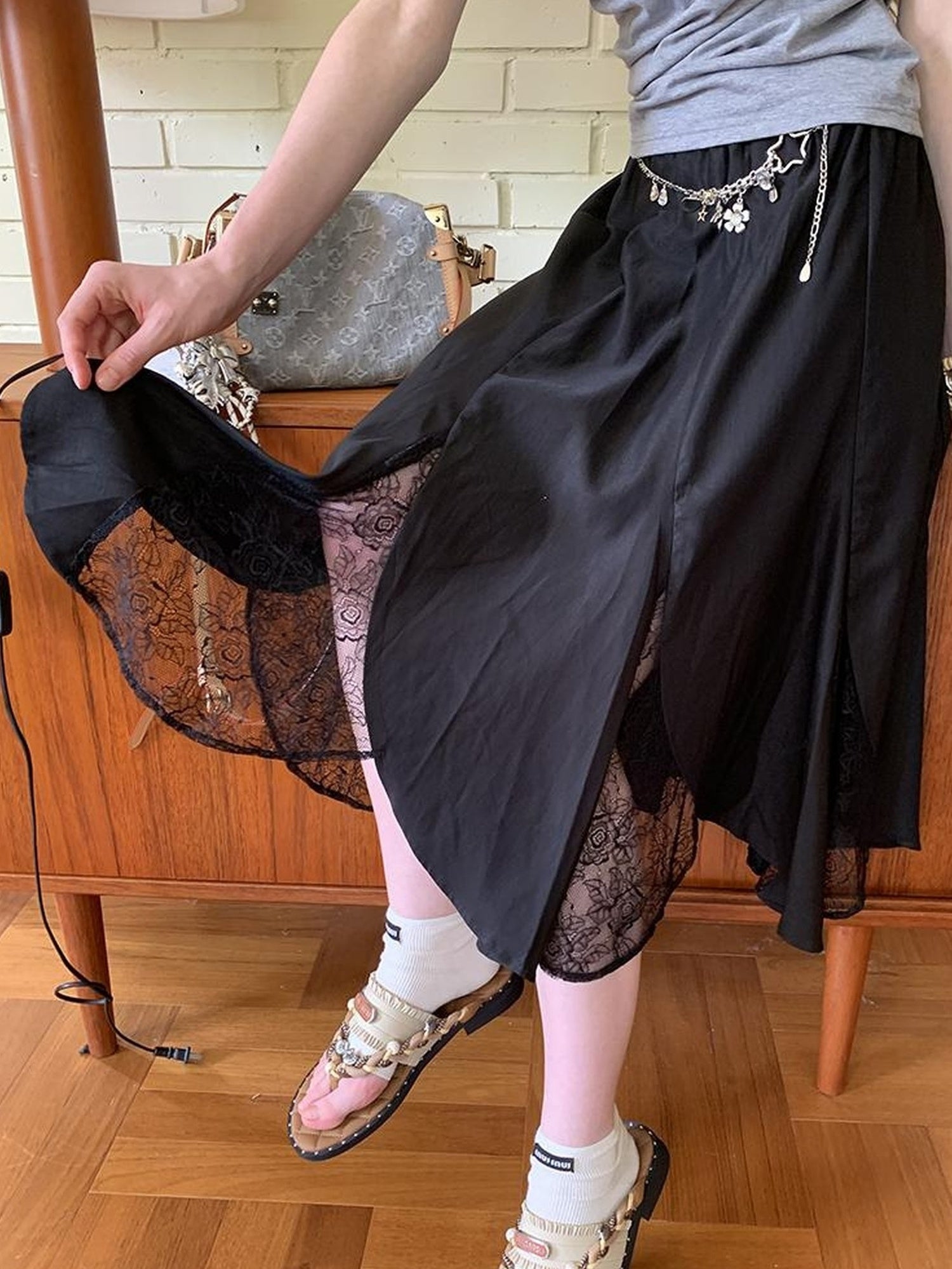 DIDDI MODA Elegant Lace Paneled Fishtail Skirt With Floral Hem