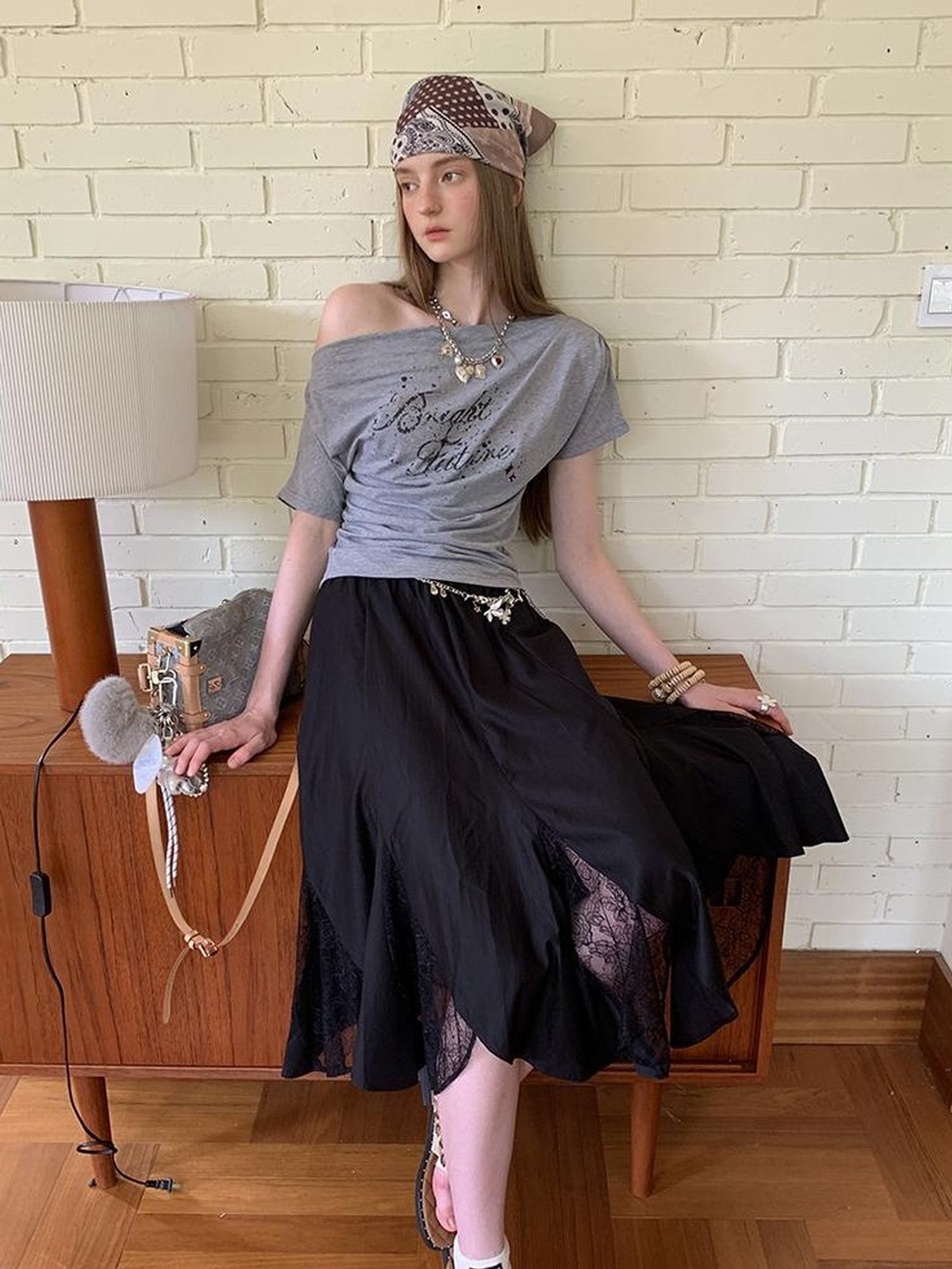 DIDDI MODA Elegant Lace Paneled Fishtail Skirt With Floral Hem