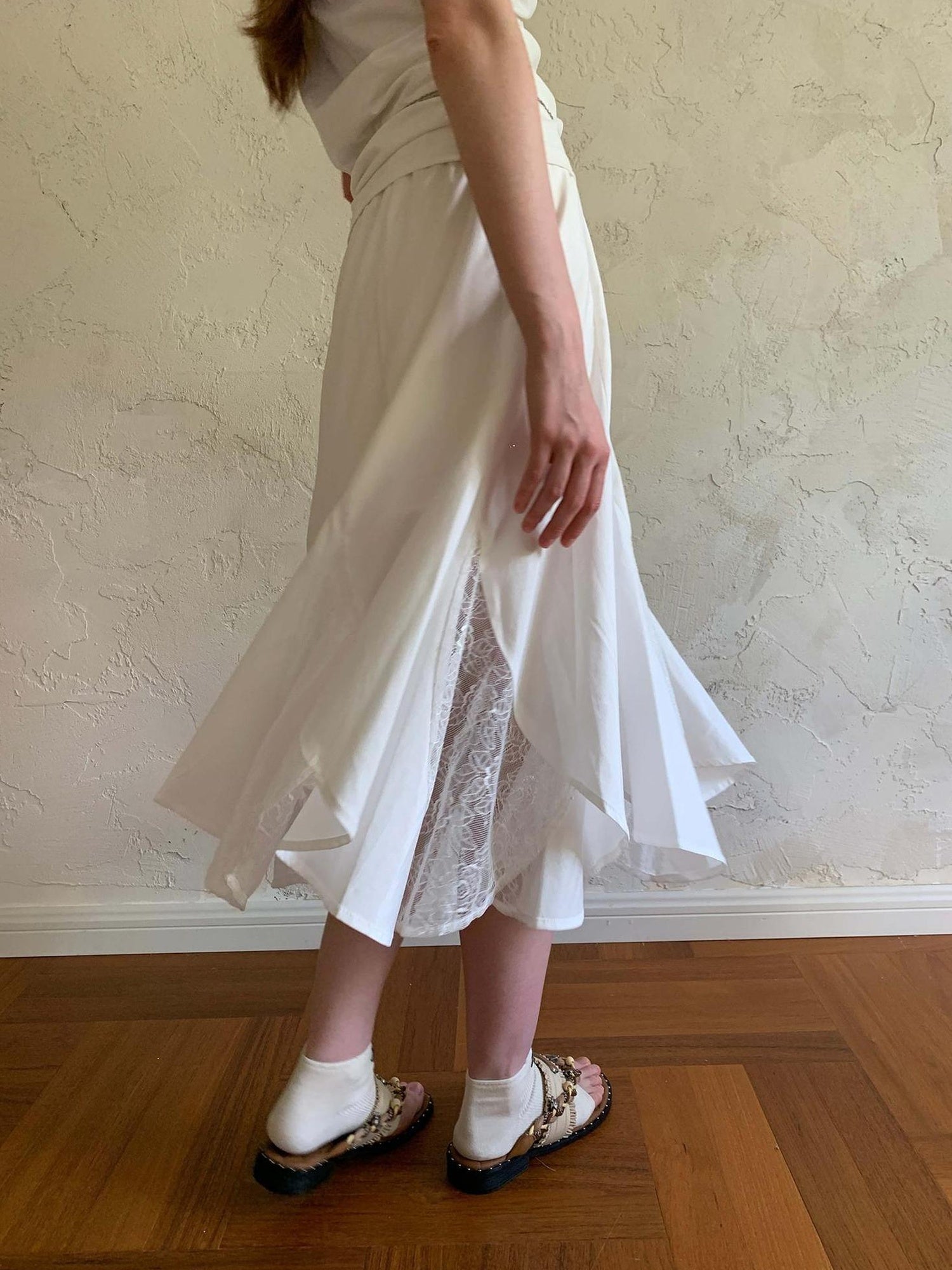 DIDDI MODA Elegant Lace Paneled Fishtail Skirt With Floral Hem