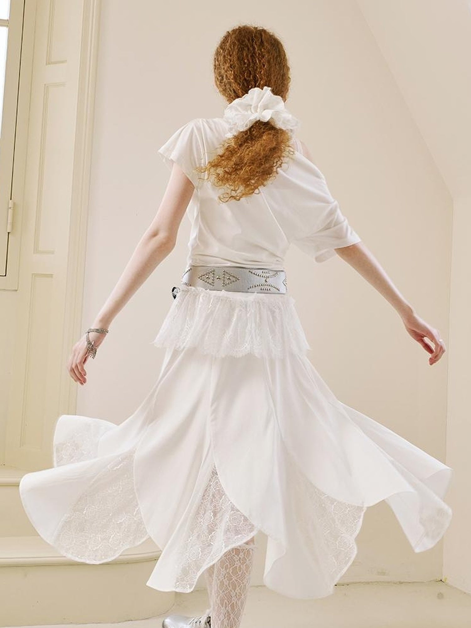 DIDDI MODA Elegant Lace Paneled Fishtail Skirt With Floral Hem