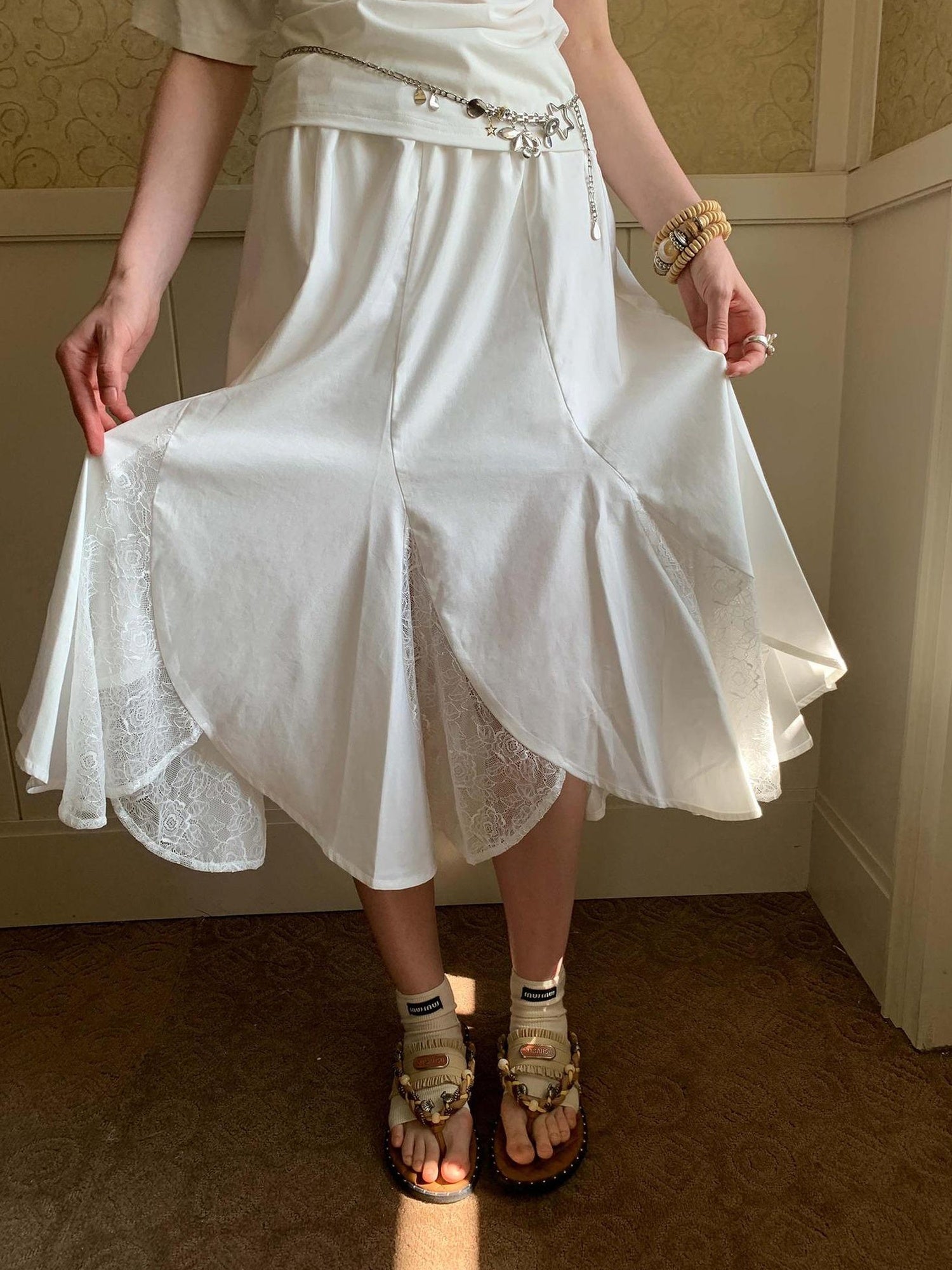 DIDDI MODA Elegant Lace Paneled Fishtail Skirt With Floral Hem