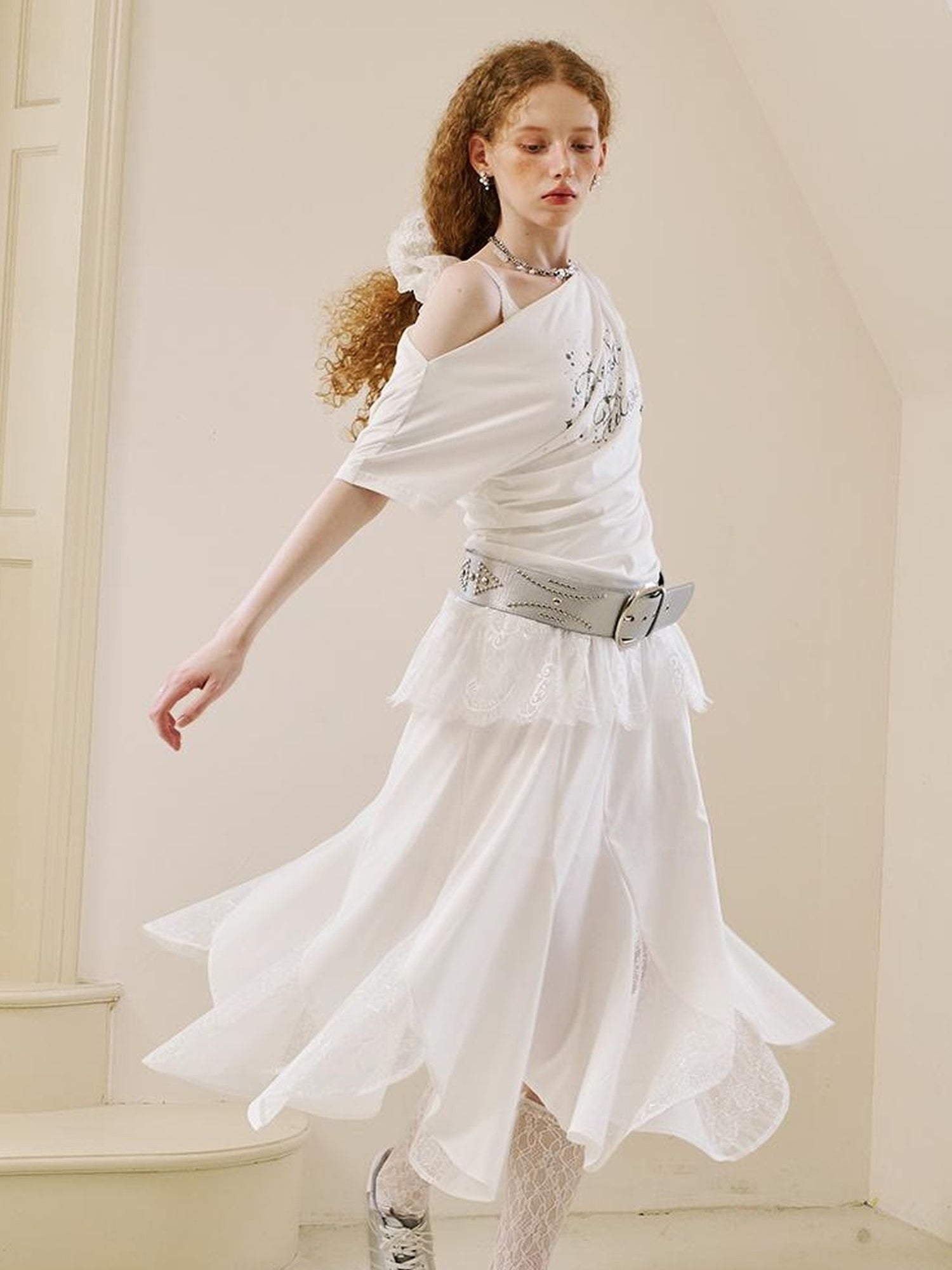 DIDDI MODA Elegant Lace Paneled Fishtail Skirt With Floral Hem