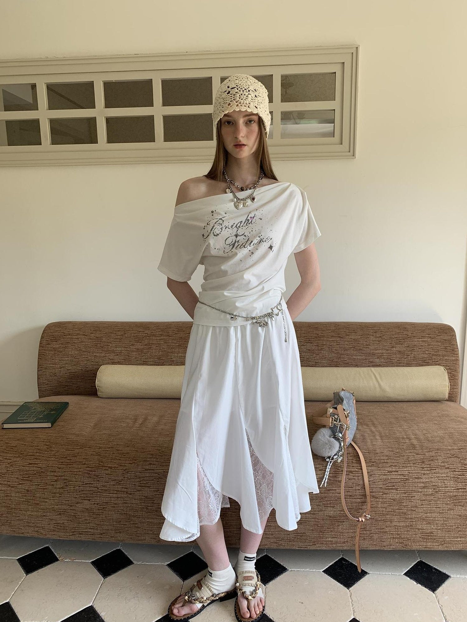 DIDDI MODA Elegant Lace Paneled Fishtail Skirt With Floral Hem